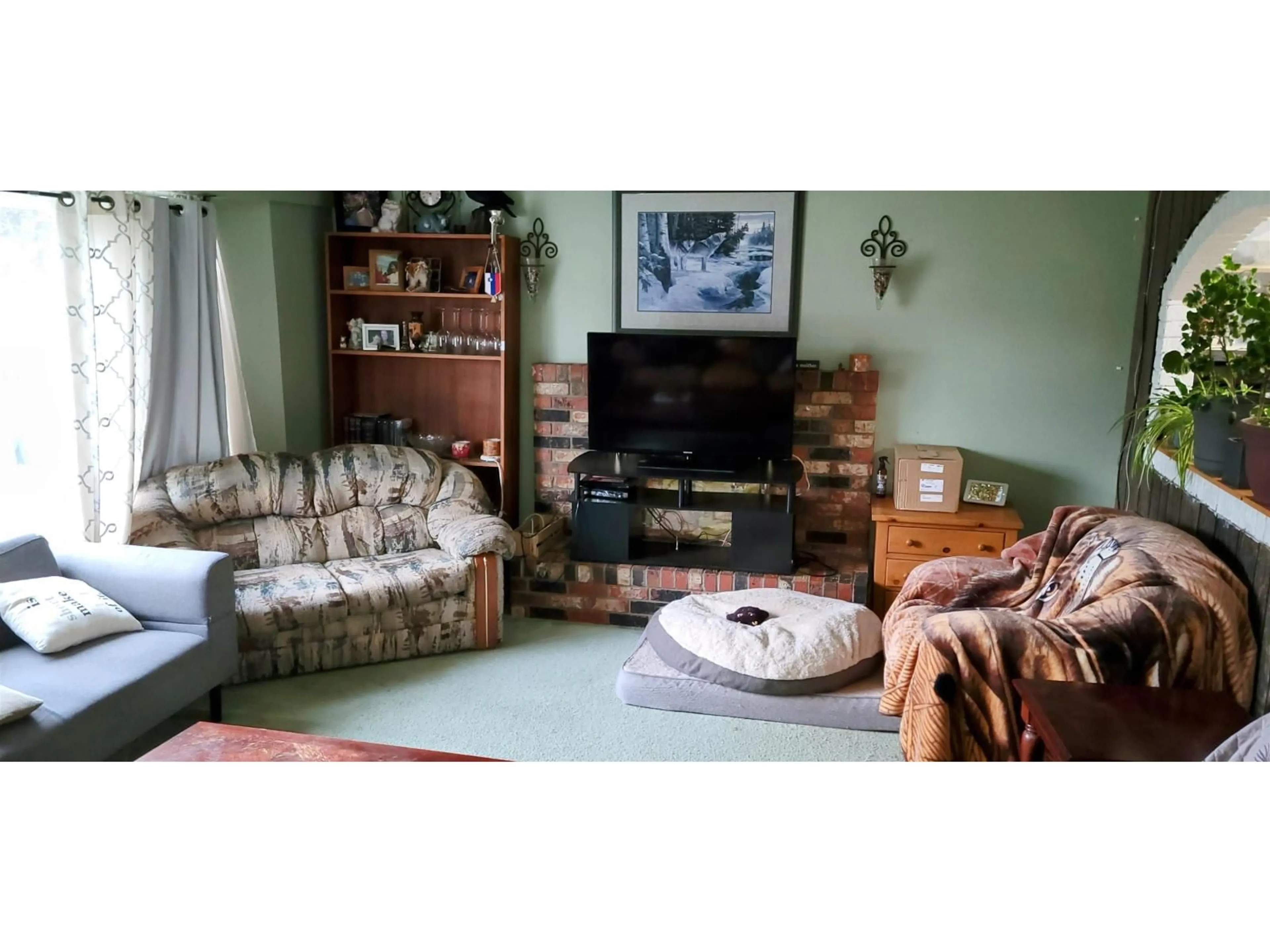 Living room with furniture, unknown for 2613 MOORLAND STREET, Abbotsford British Columbia V2T3V2