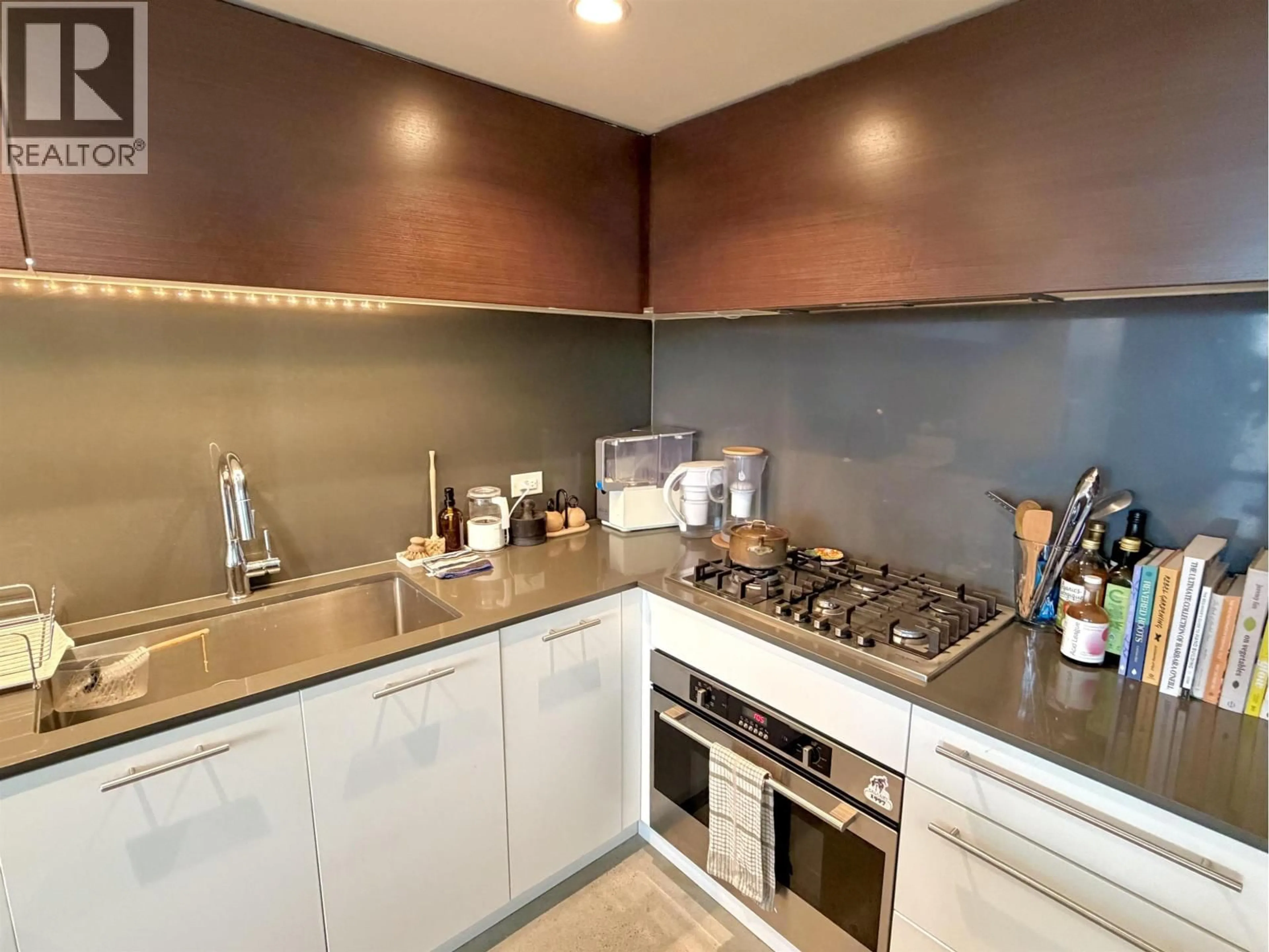 Standard kitchen, unknown for 1005 - 150 CORDOVA STREET, Vancouver British Columbia V6A0E7