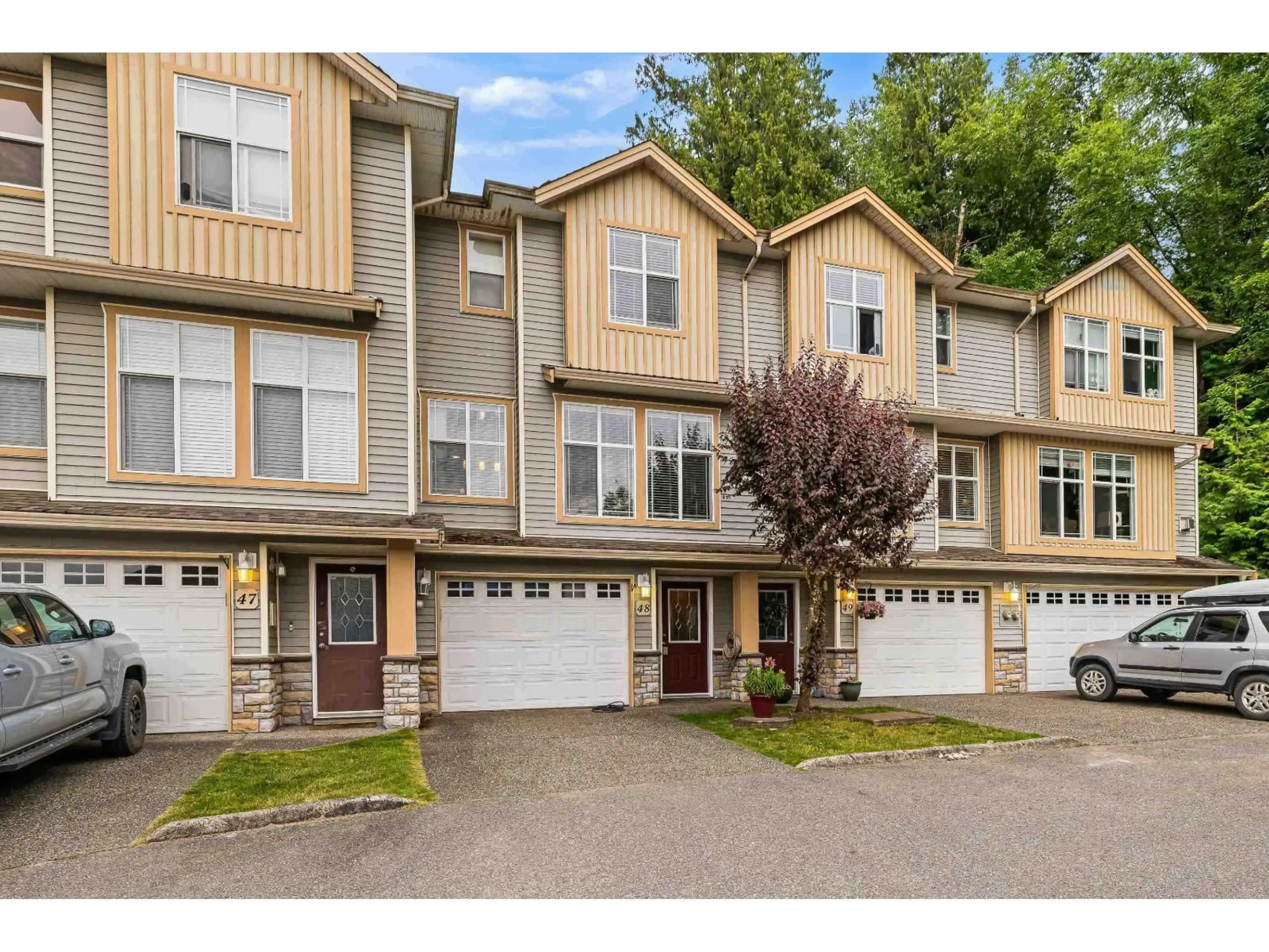 A pic from outside/outdoor area/front of a property/back of a property/a pic from drone, unknown for 48 - 46906 RUSSELL ROAD, Chilliwack British Columbia V2R5T3