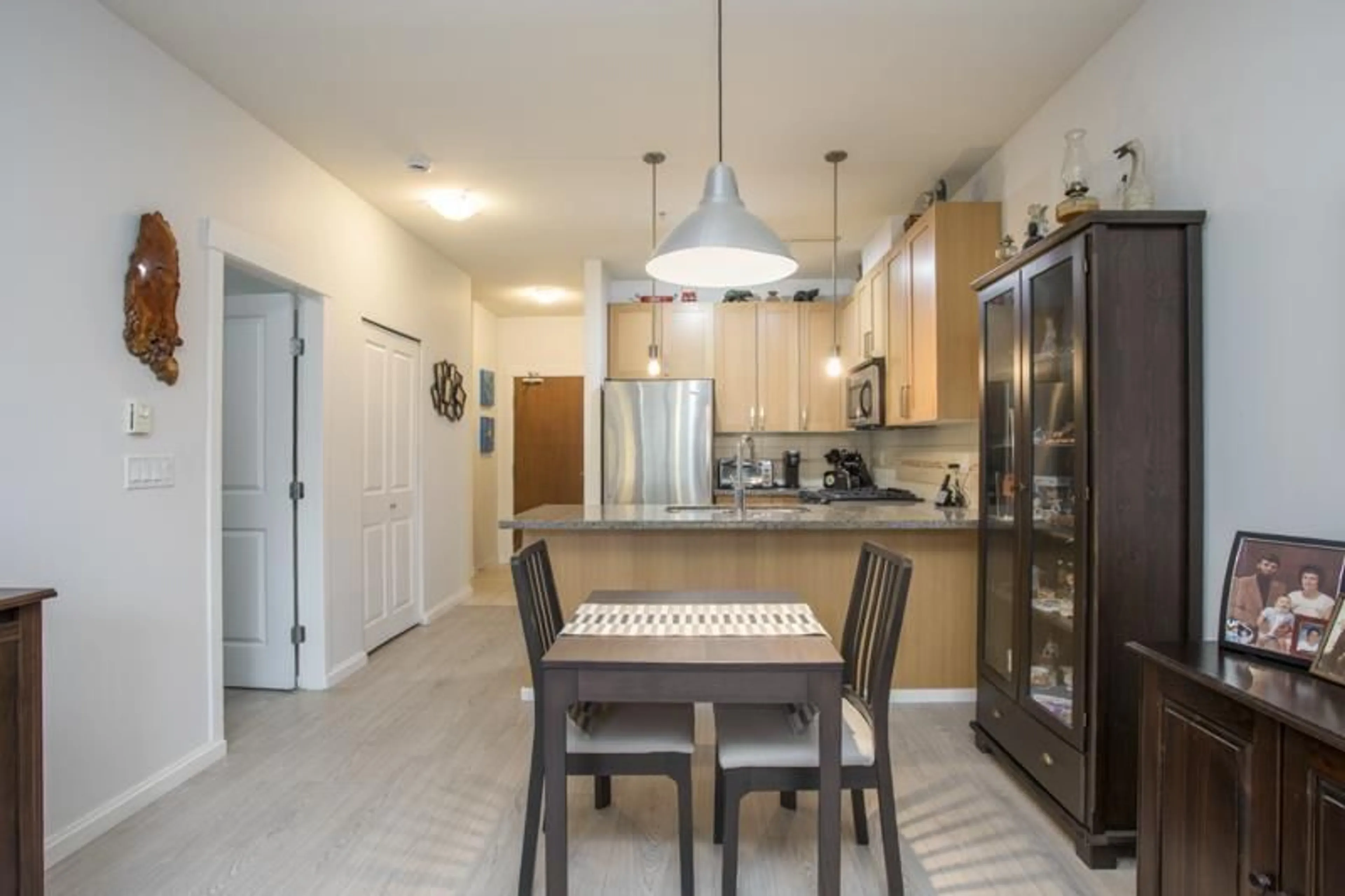 Open concept kitchen, ceramic/tile floor for 223 - 15988 26 AVENUE, Surrey British Columbia V3Z5K3