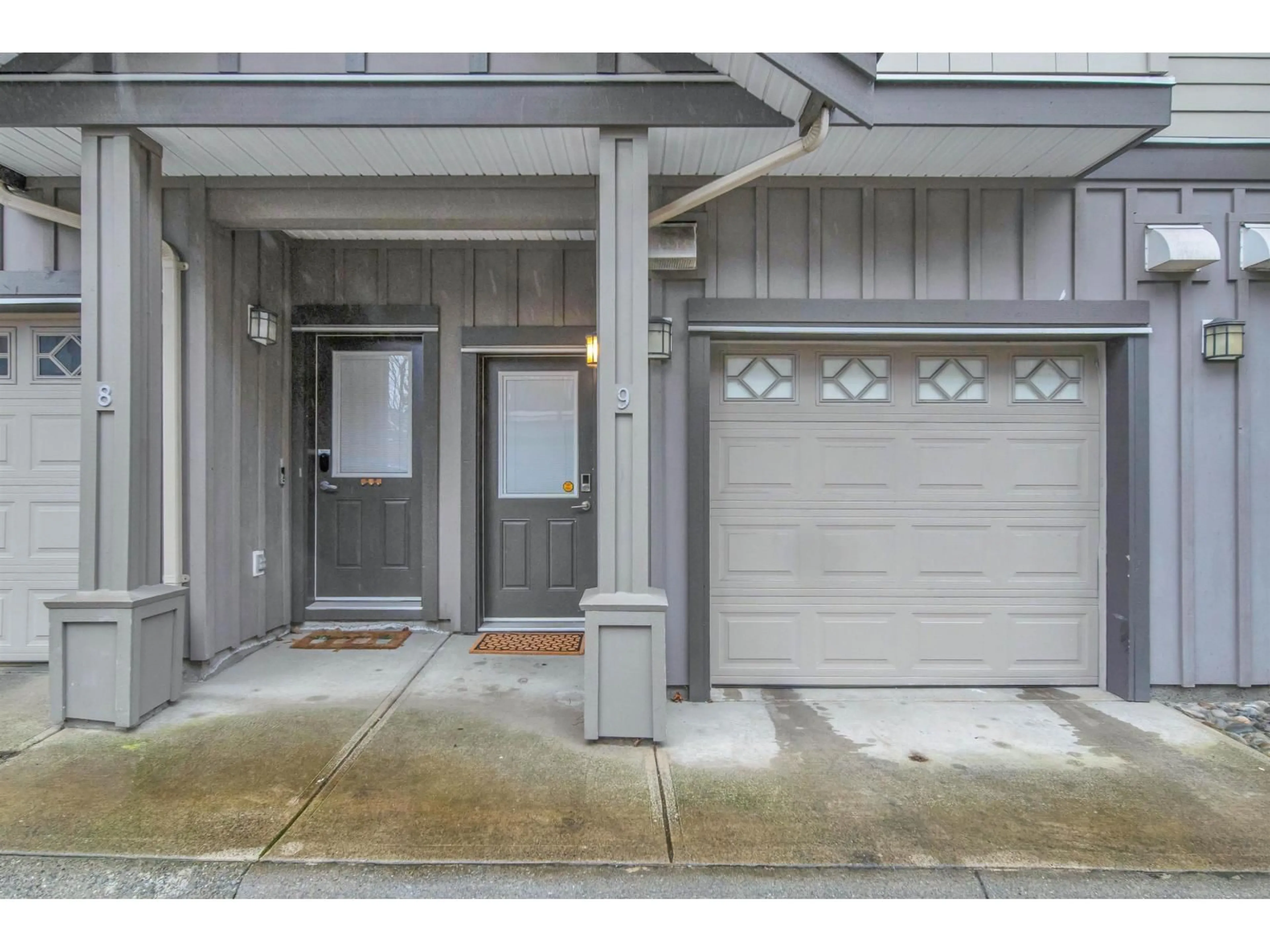 Indoor entryway for 9 - 2979 156 STREET, Surrey British Columbia V3V2S7