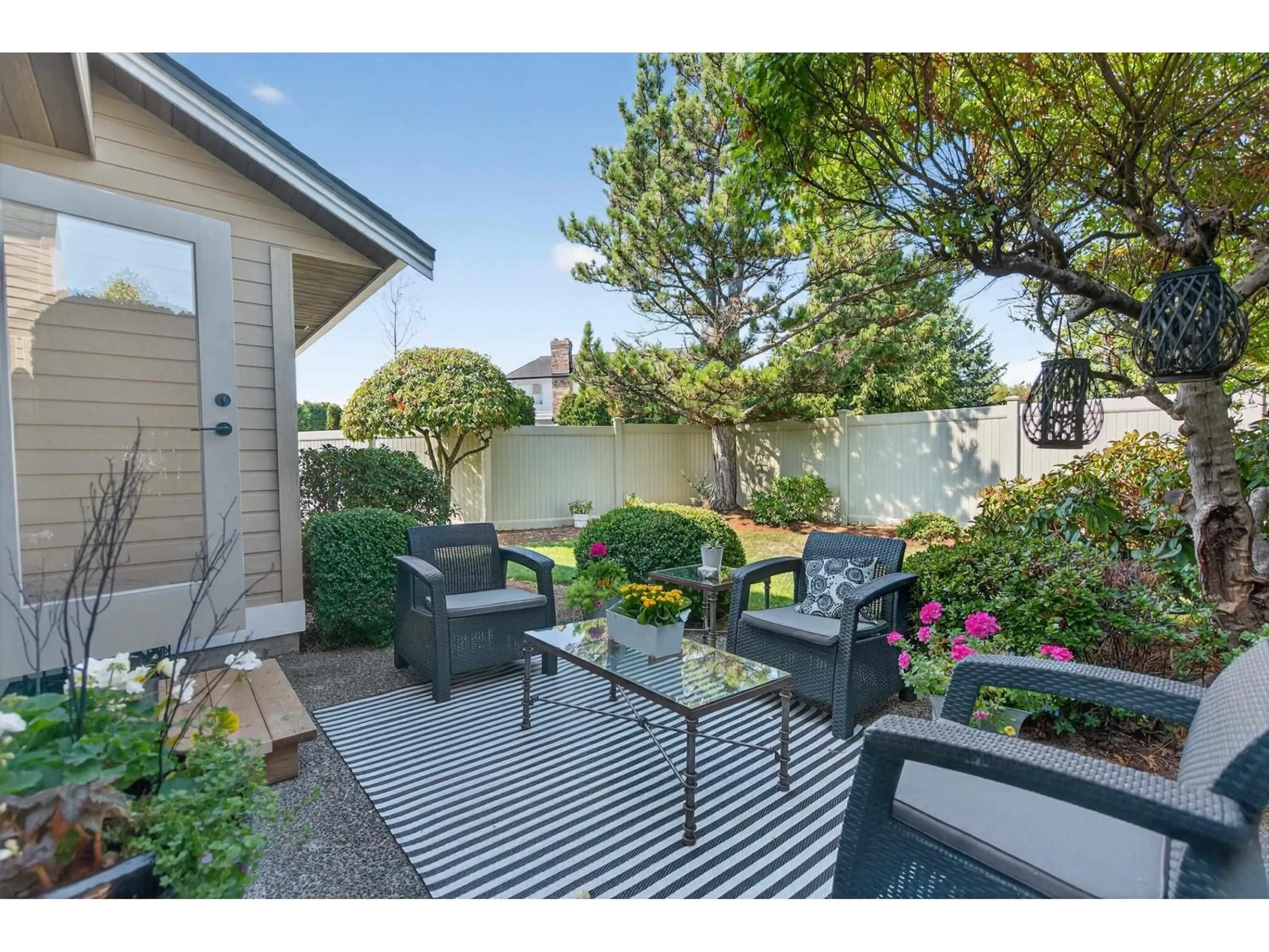 Patio, street for 116 - 15121 19 AVENUE, Surrey British Columbia V4A8J4