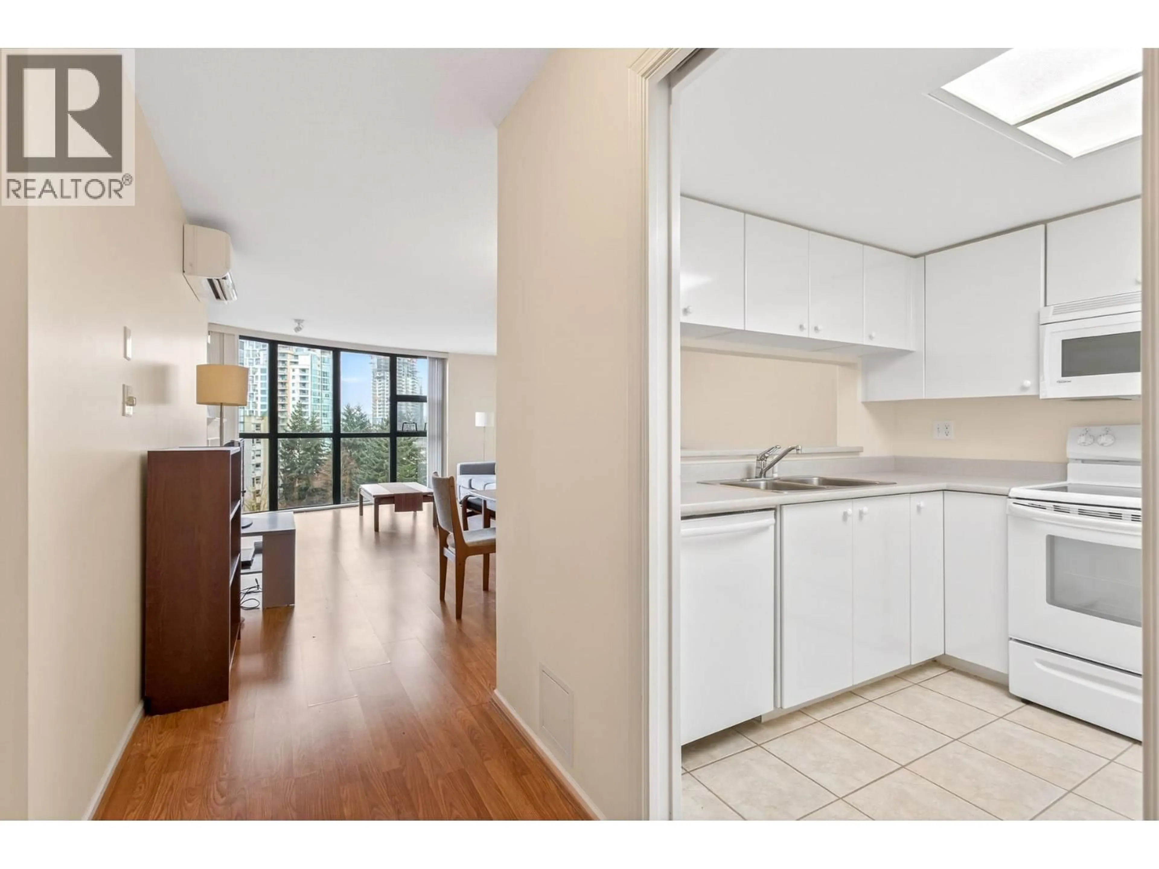 Standard kitchen, unknown for 905 - 1196 PIPELINE ROAD, Coquitlam British Columbia V3B7Z6