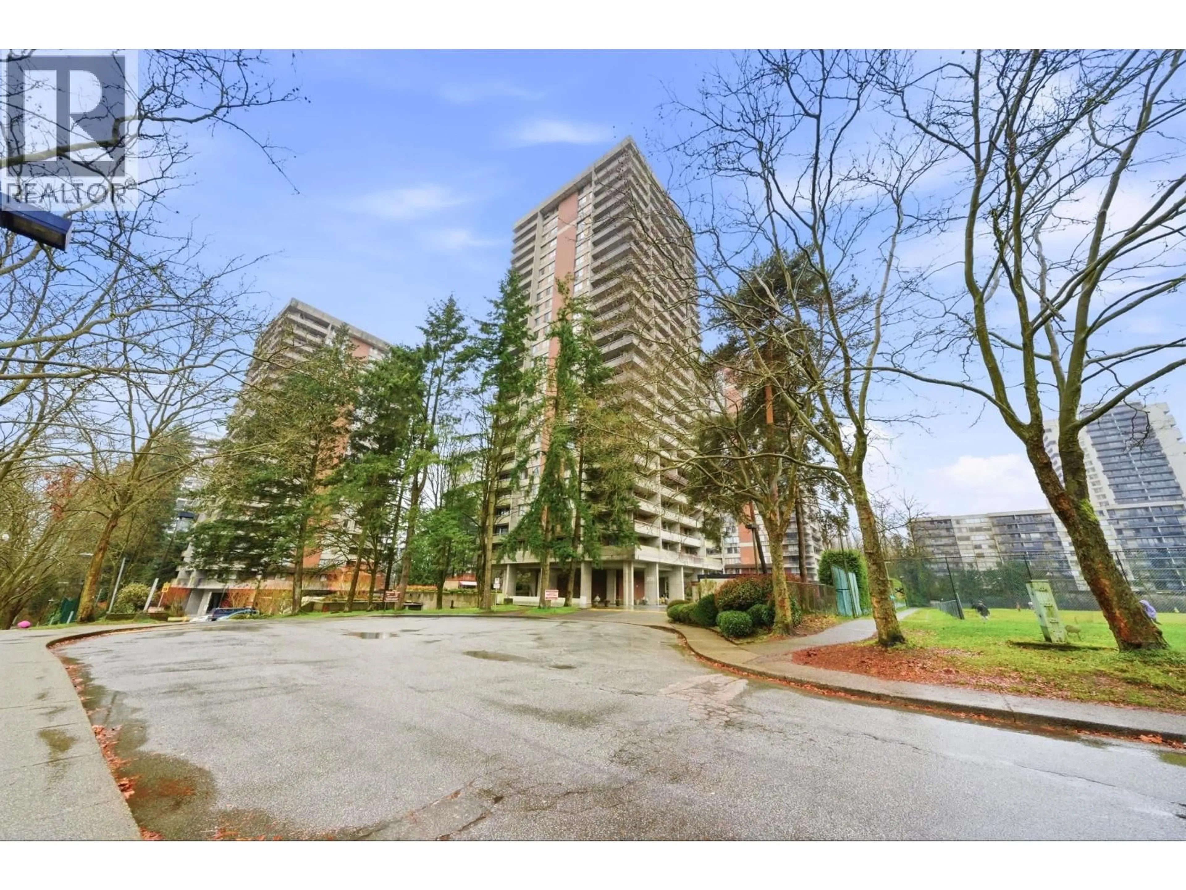 A pic from outside/outdoor area/front of a property/back of a property/a pic from drone, unknown for 503 - 3755 BARTLETT COURT, Burnaby British Columbia V3J7G7