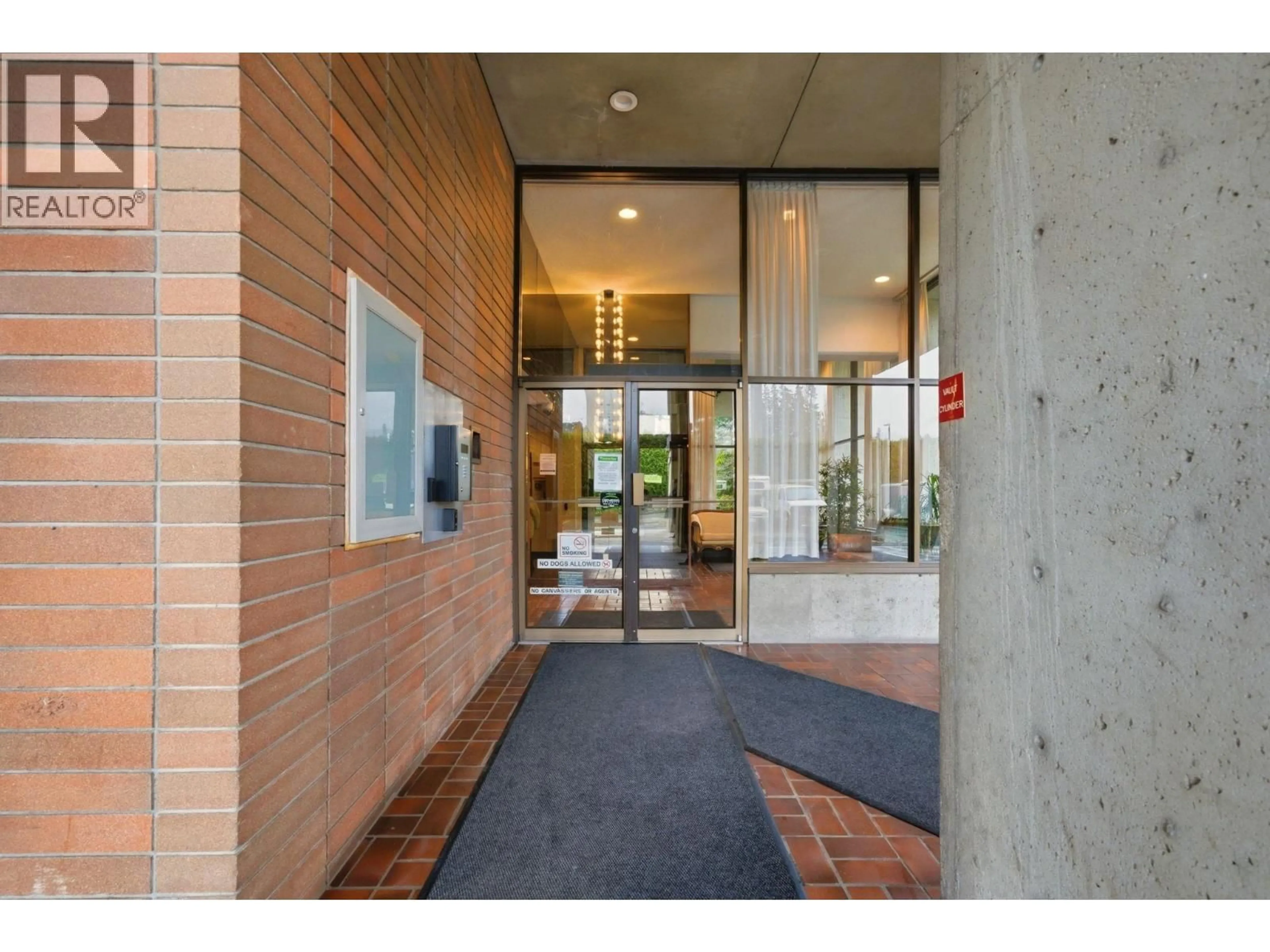 Indoor foyer for 503 - 3755 BARTLETT COURT, Burnaby British Columbia V3J7G7