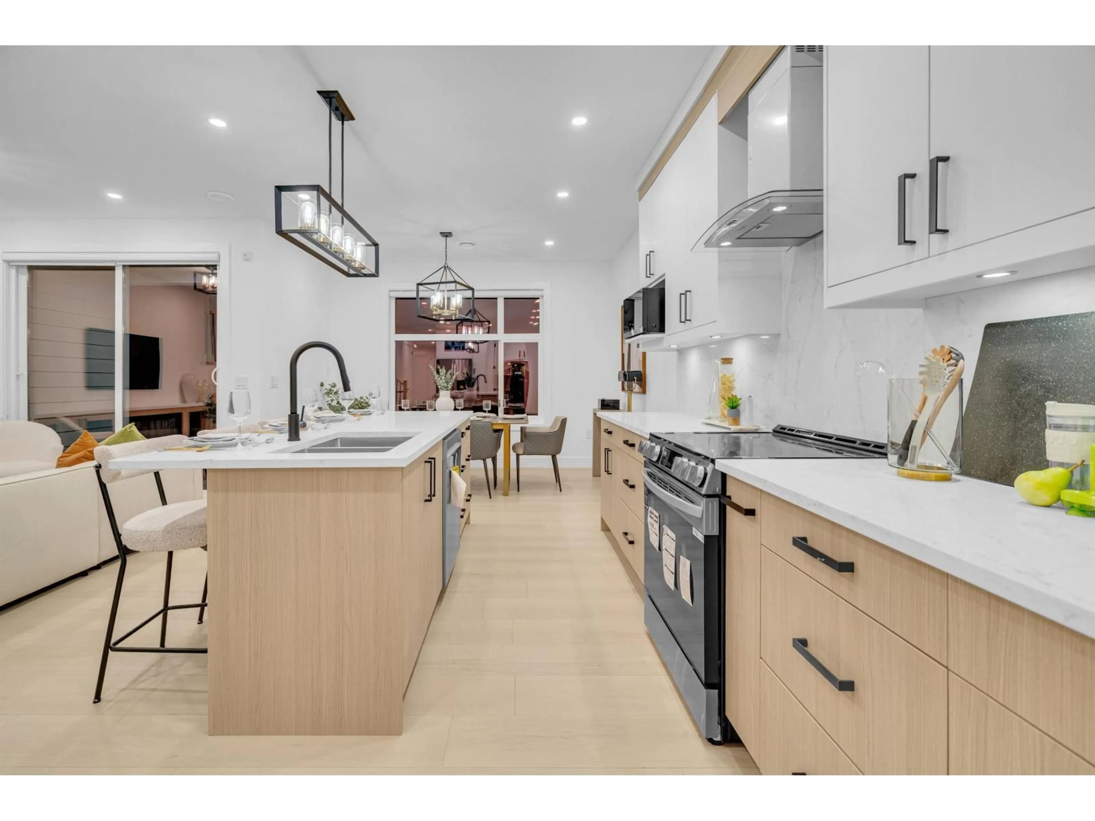 Open concept kitchen, ceramic/tile floor for 7801 116 STREET, Delta British Columbia V4C5T7