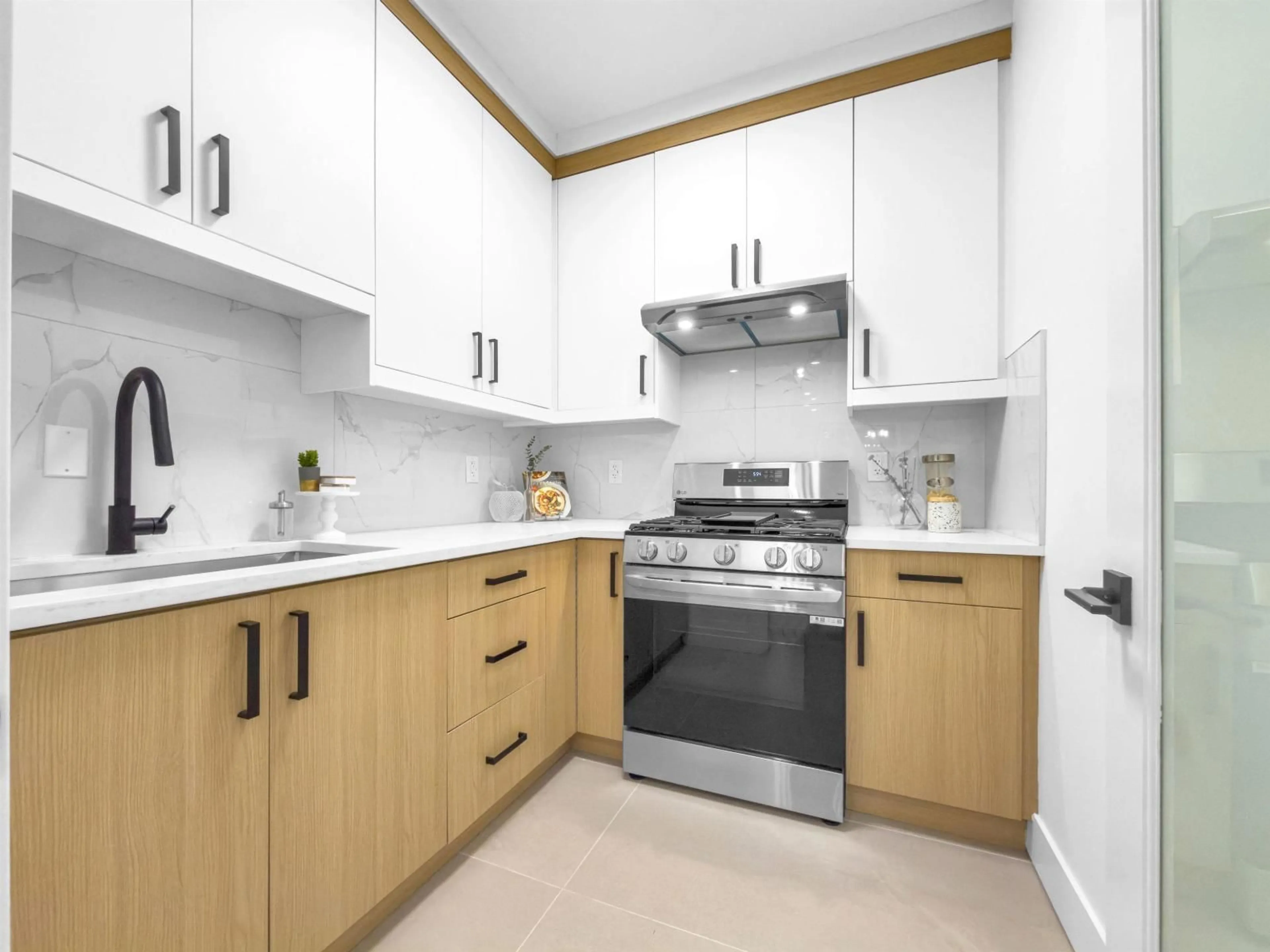 Standard kitchen, unknown for 7801 116 STREET, Delta British Columbia V4C5T7