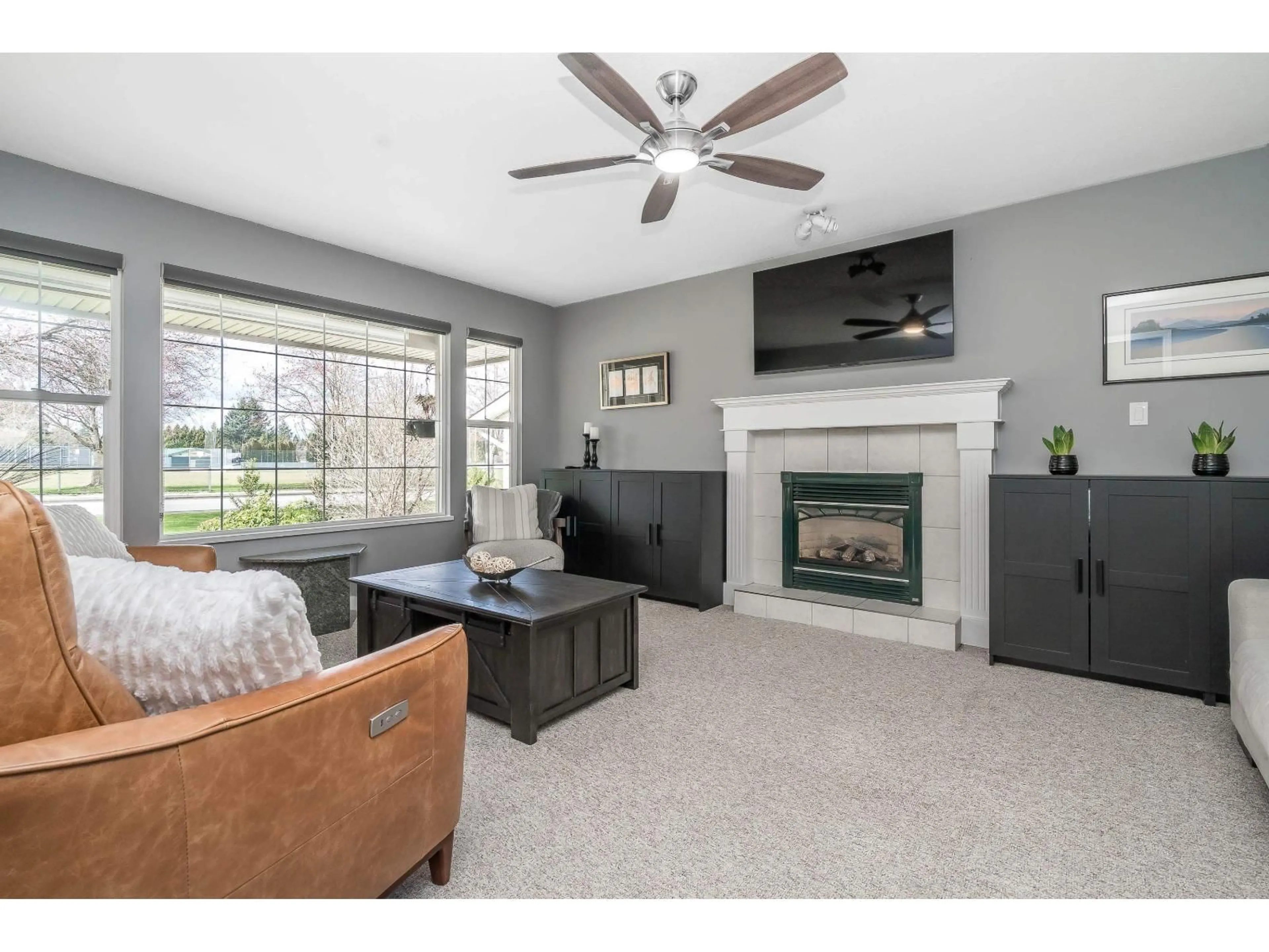 Living room with furniture, unknown for 5054 207 STREET, Langley British Columbia V3A7T8