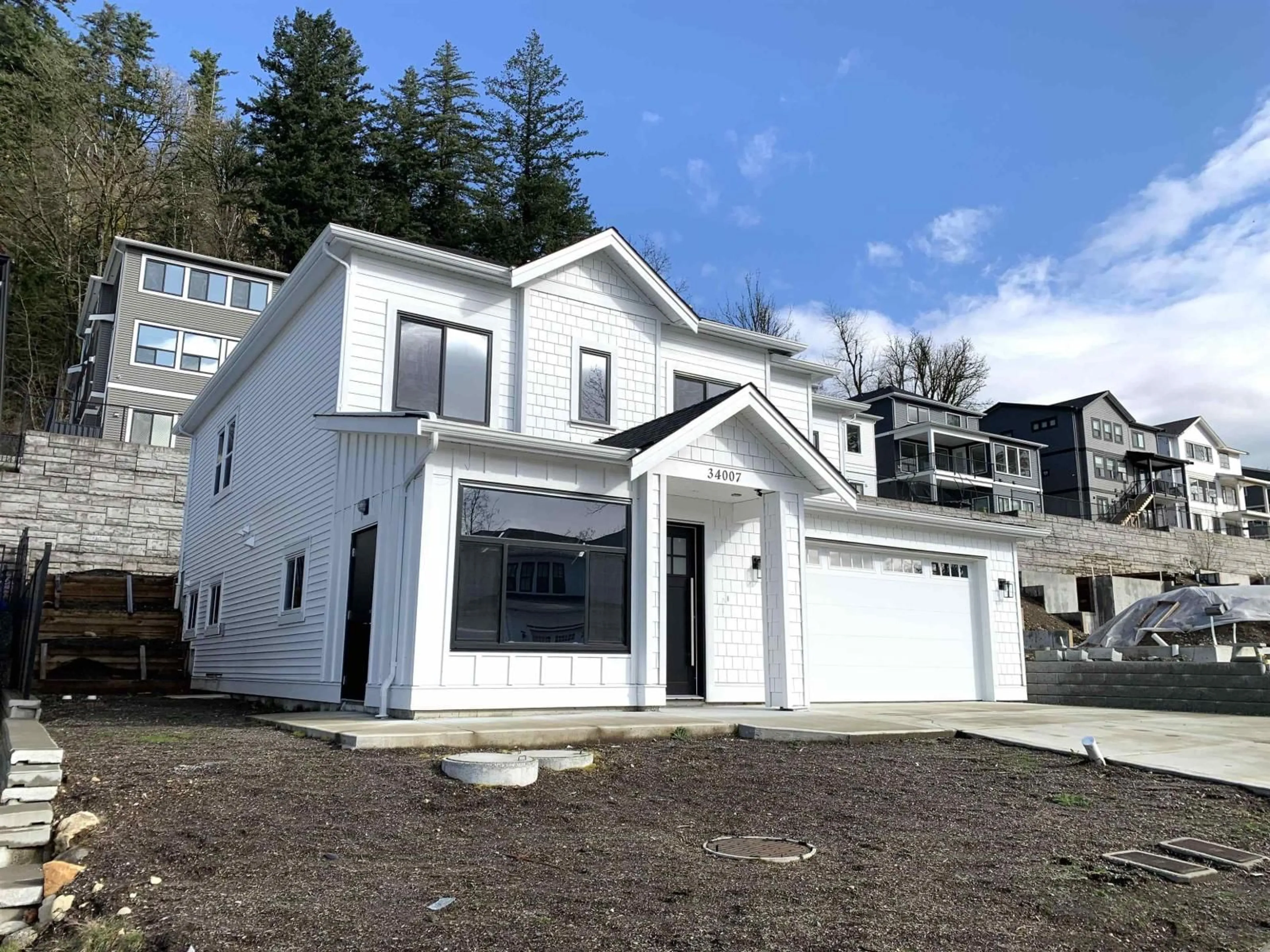 Home with vinyl exterior material, unknown for 34007 BARKER COURT, Mission British Columbia V2V6B2