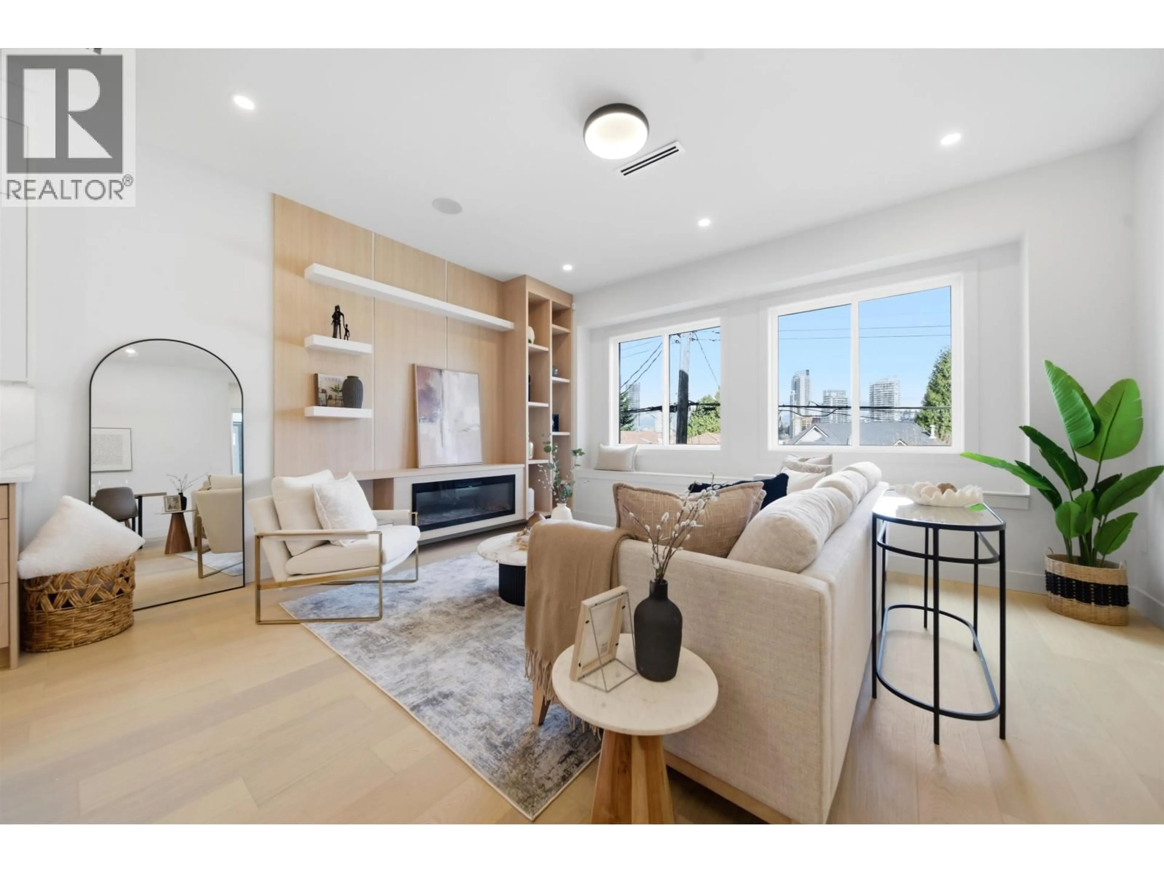 Living room with furniture, unknown for 1 - 5406 MANOR STREET, Burnaby British Columbia V5G1B7