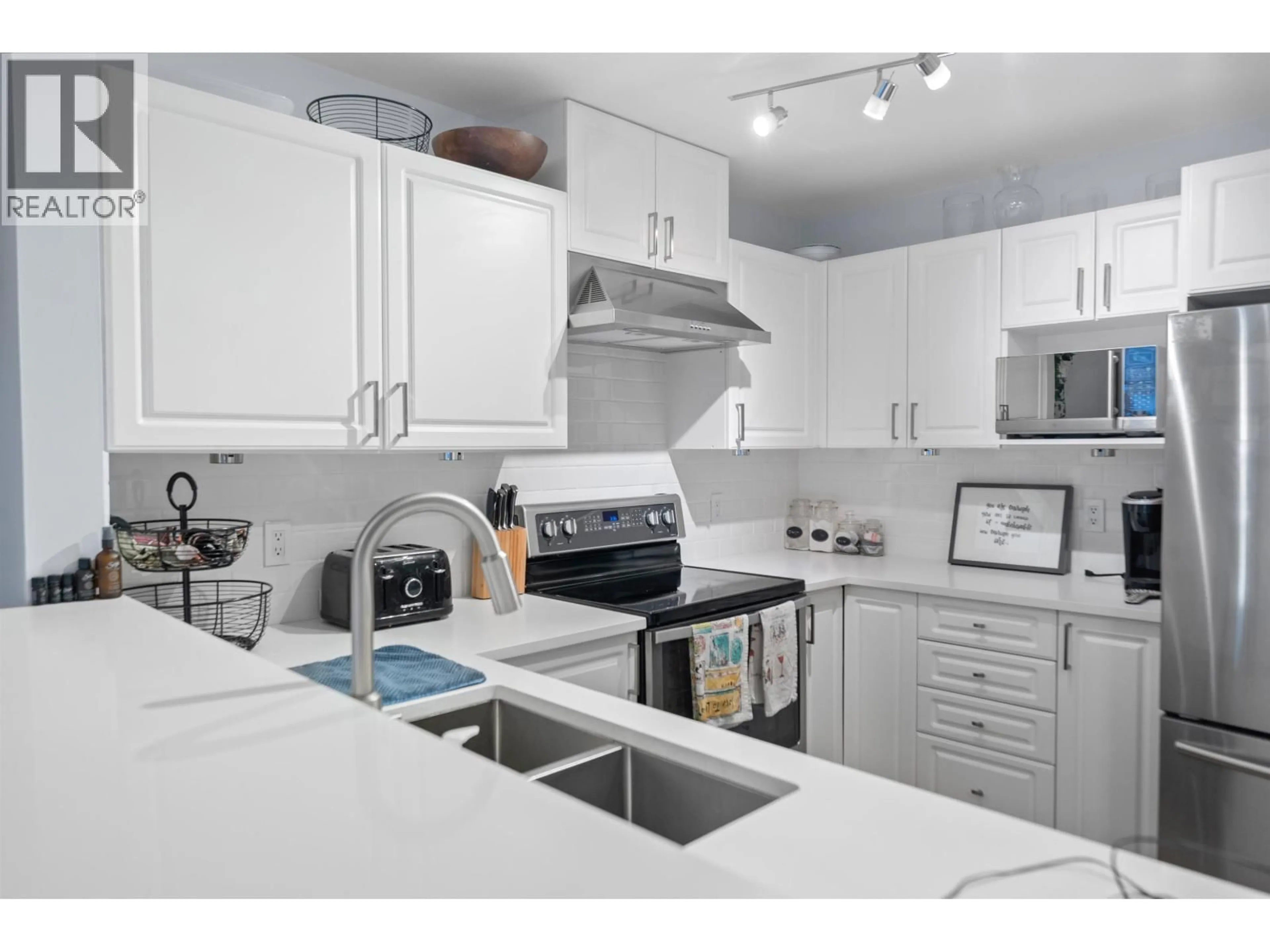 Standard kitchen, unknown for 304 - 137 17TH STREET, North Vancouver British Columbia V7M1V5