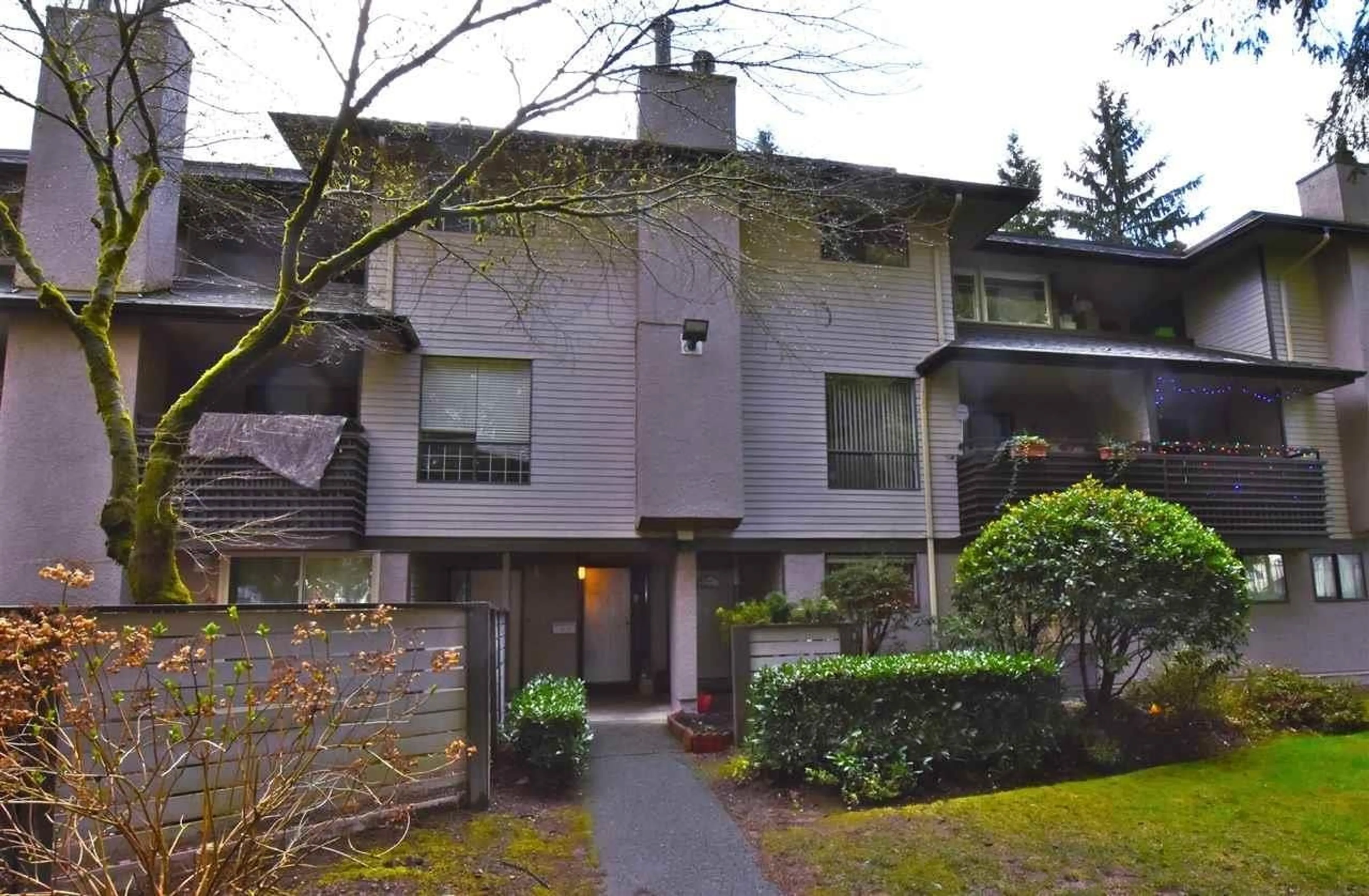 Unknown for 10527 HOLLY PARK LANE, Surrey British Columbia V3R6X8
