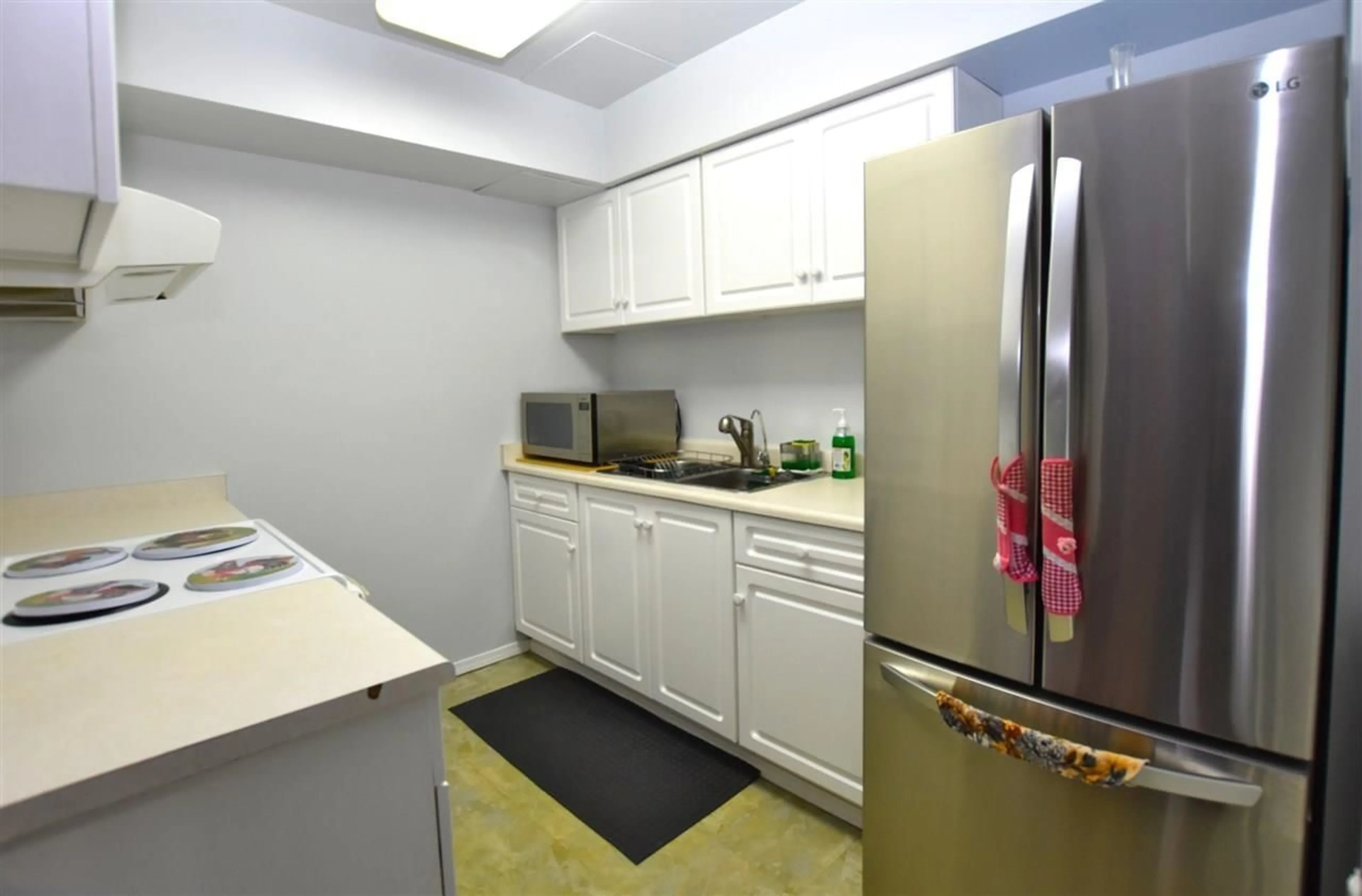 Standard kitchen, unknown for 10527 HOLLY PARK LANE, Surrey British Columbia V3R6X8