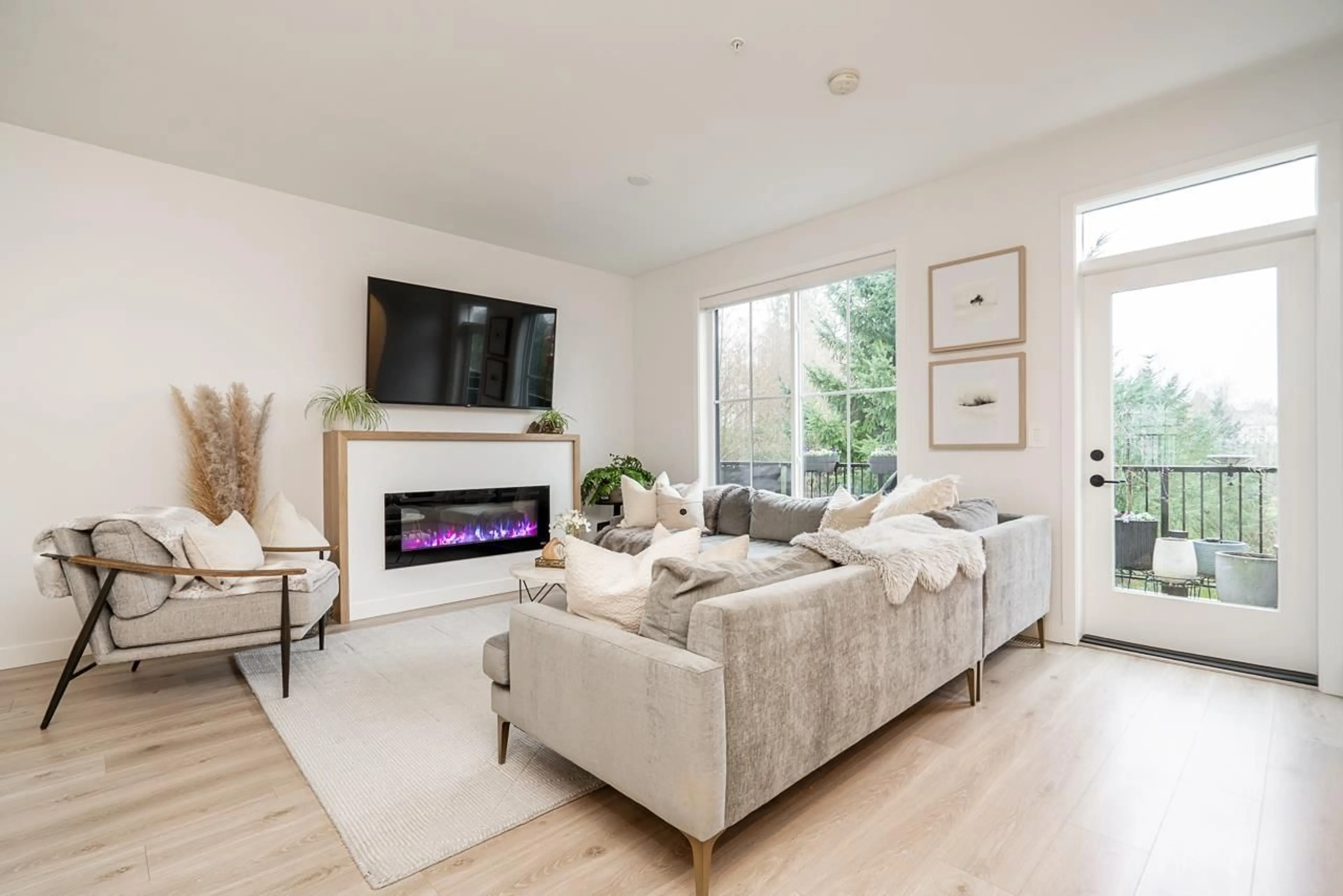 Living room with furniture, unknown for 8 - 7937 206 STREET, Langley British Columbia V2Y1X6