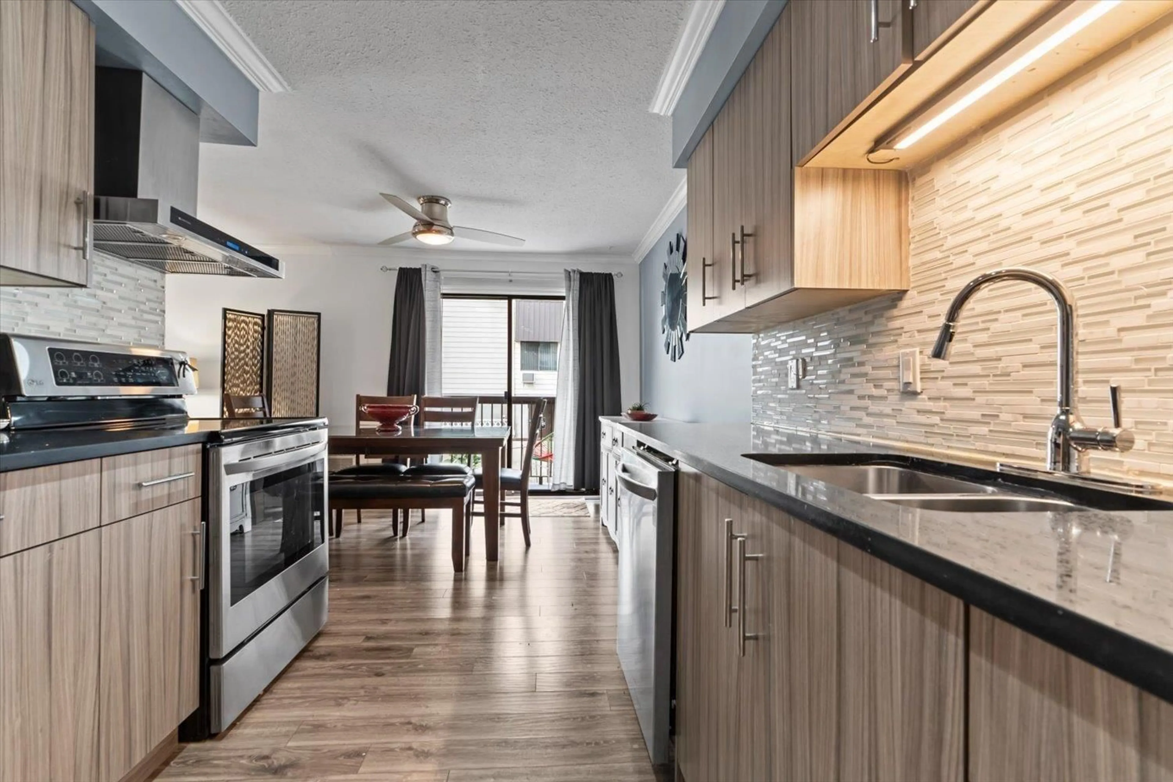 Open concept kitchen, unknown for 112 - 32055 OLD YALE ROAD, Abbotsford British Columbia V2T2C8