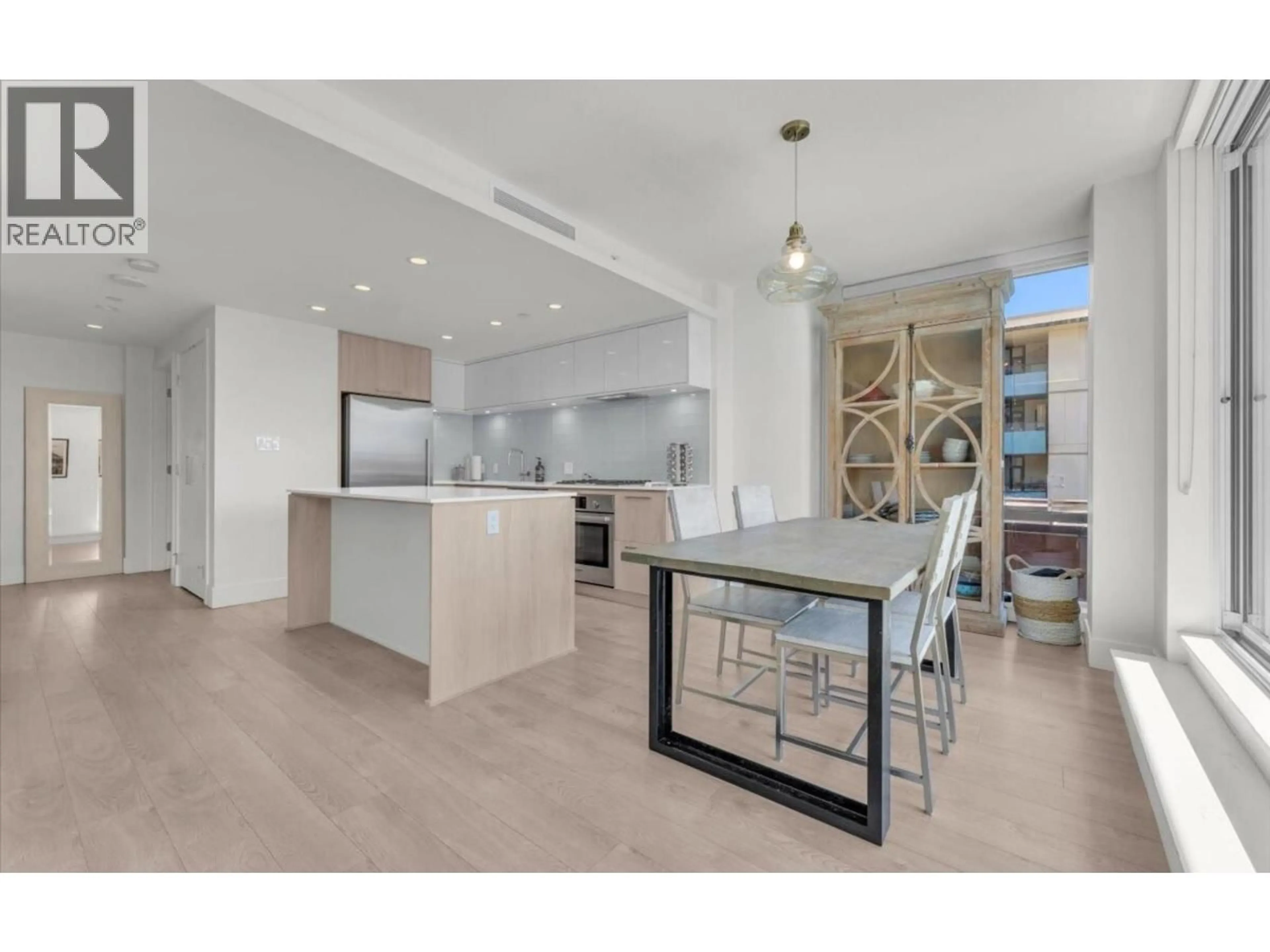 Open concept kitchen, unknown for 405 - 680 SEYLYNN CRESCENT, North Vancouver British Columbia V7J0B5