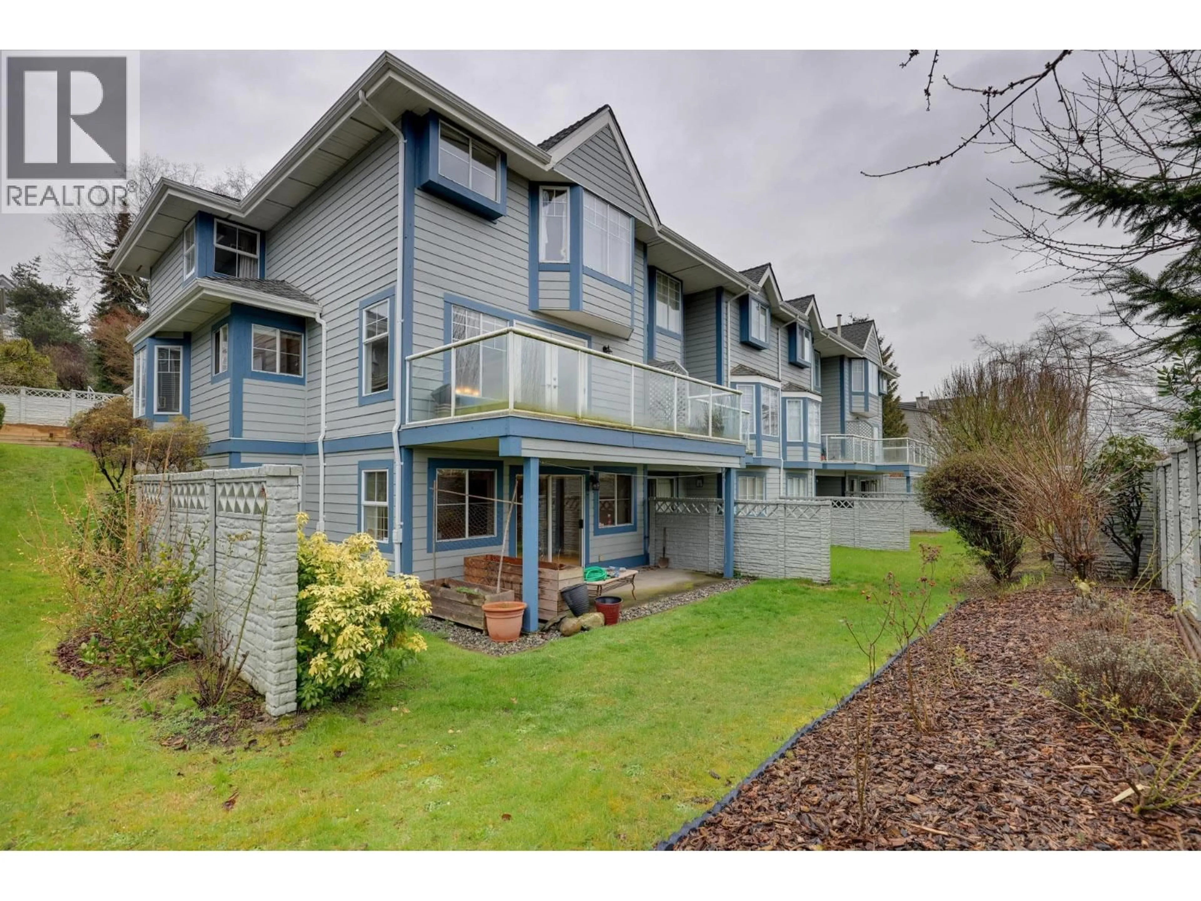 A pic from outside/outdoor area/front of a property/back of a property/a pic from drone, unknown for 142 - 28 RICHMOND STREET, New Westminster British Columbia V3L5P4