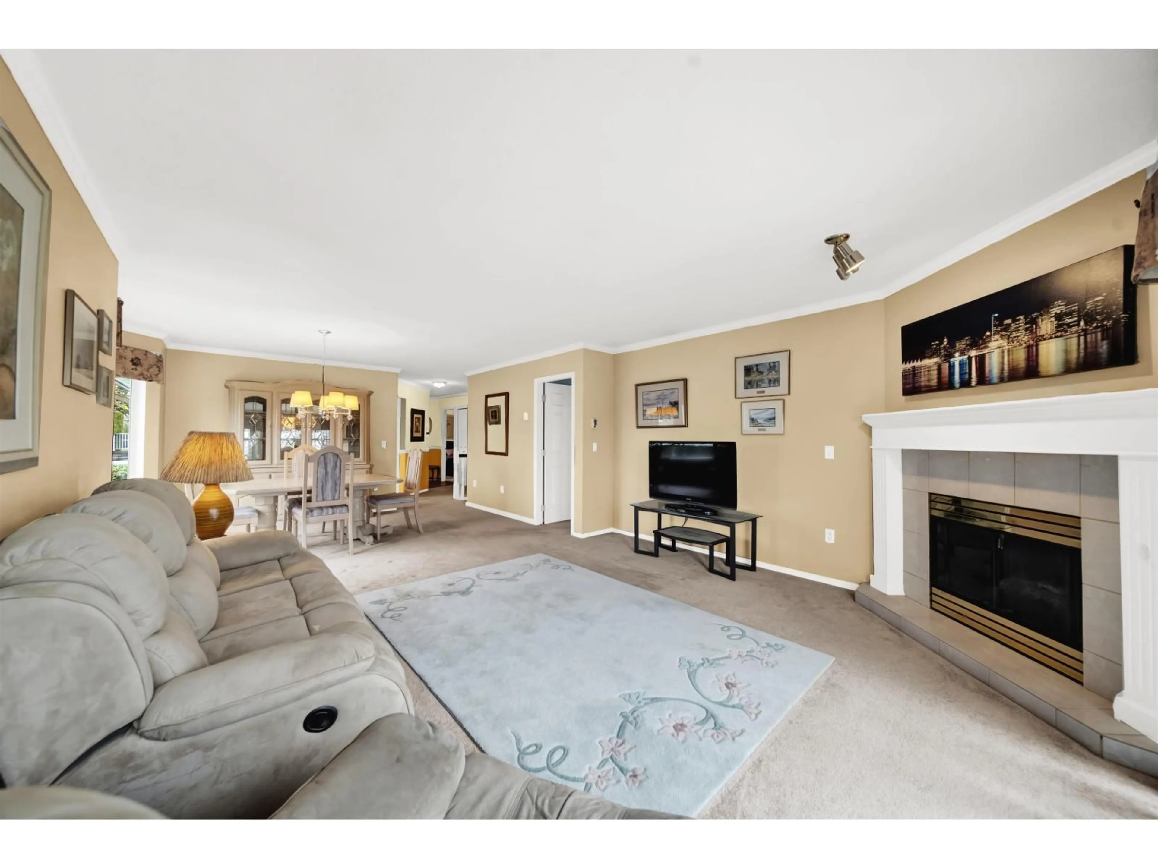 Living room with furniture, unknown for 101 - 16071 82 AVENUE, Surrey British Columbia V3S2L6