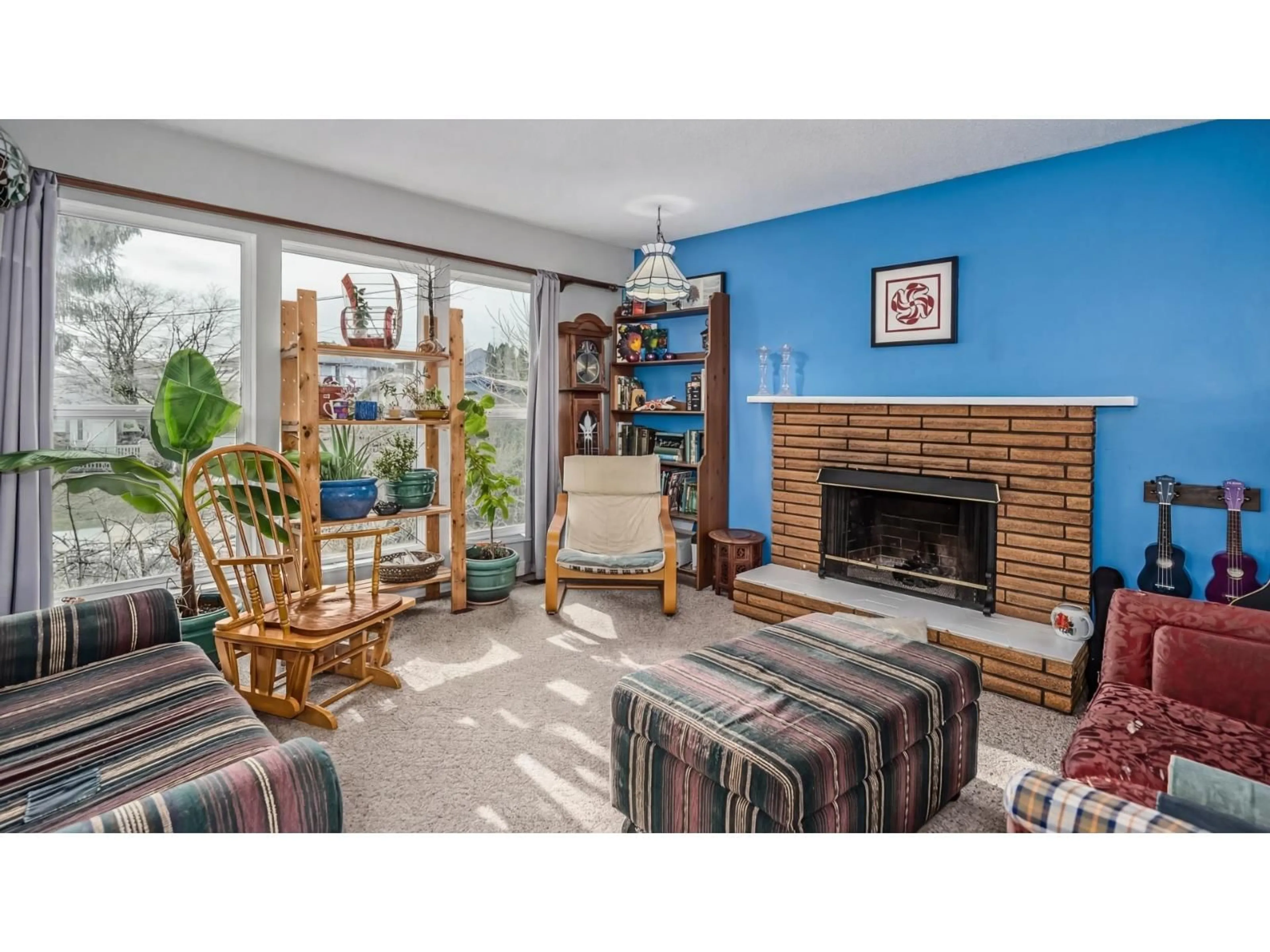 Living room with furniture, unknown for 32075 DEBREEN CRESCENT, Abbotsford British Columbia V2T1H1