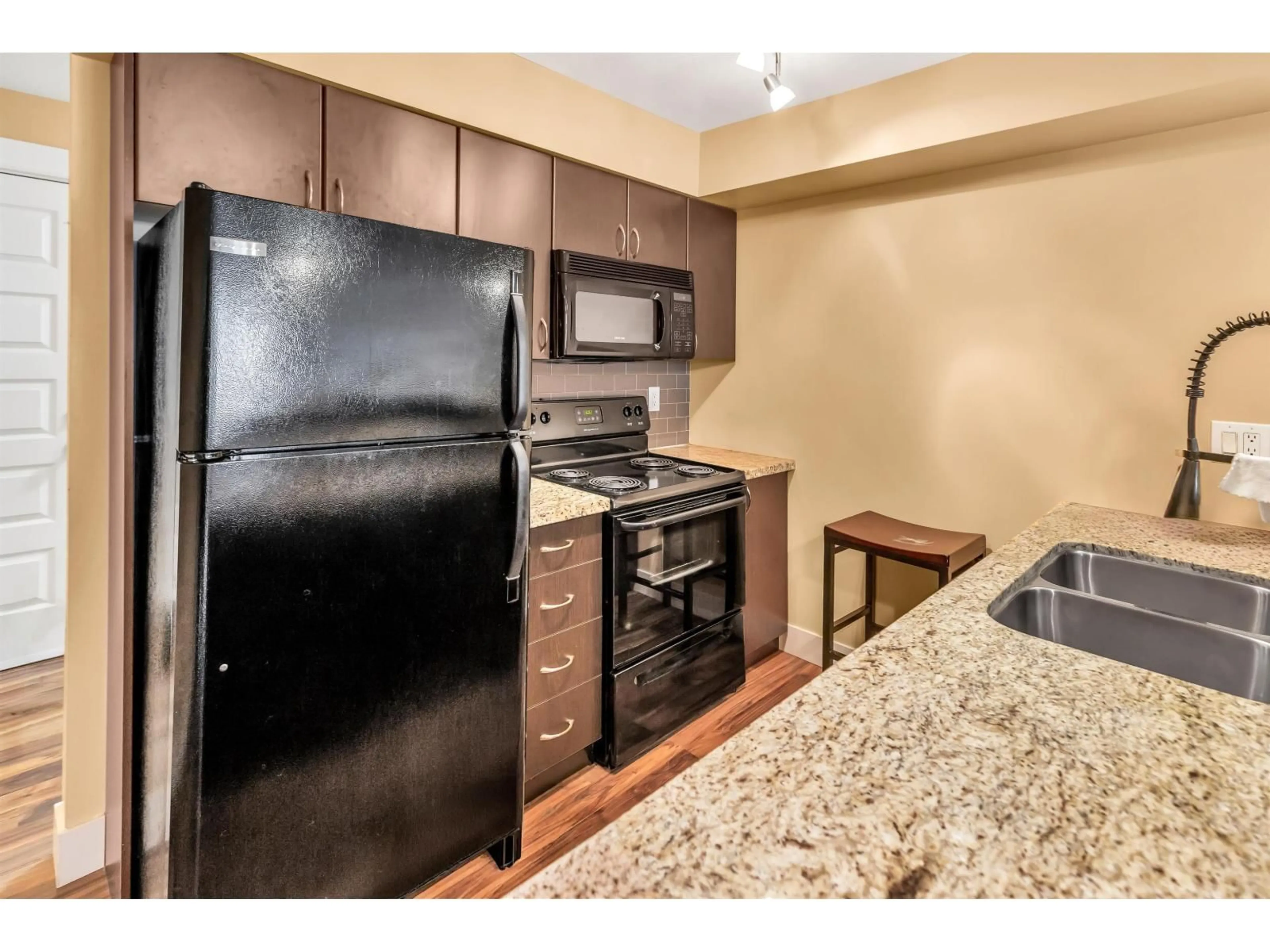 Standard kitchen, unknown for 209 - 2515 PARK DRIVE, Abbotsford British Columbia V2S0B2