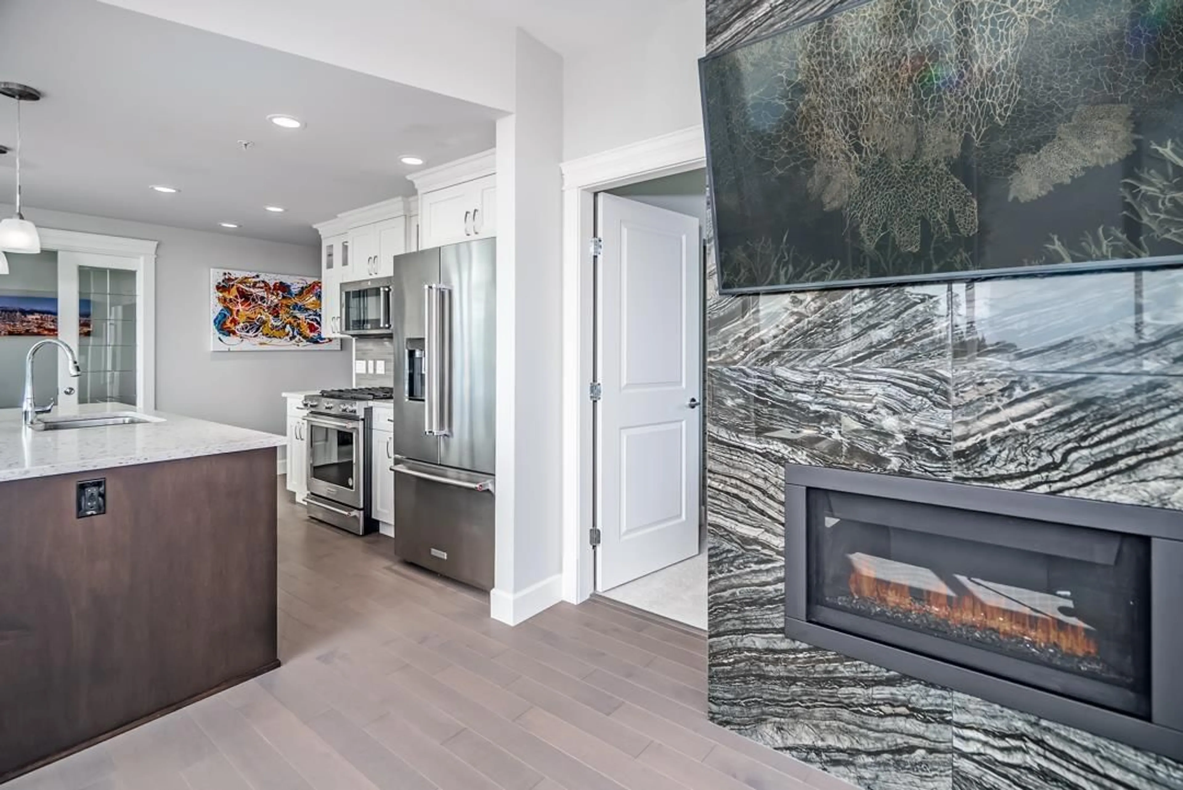 Open concept kitchen, ceramic/tile floor for 404 - 2180 GLADWIN ROAD, Abbotsford British Columbia V2S0H4