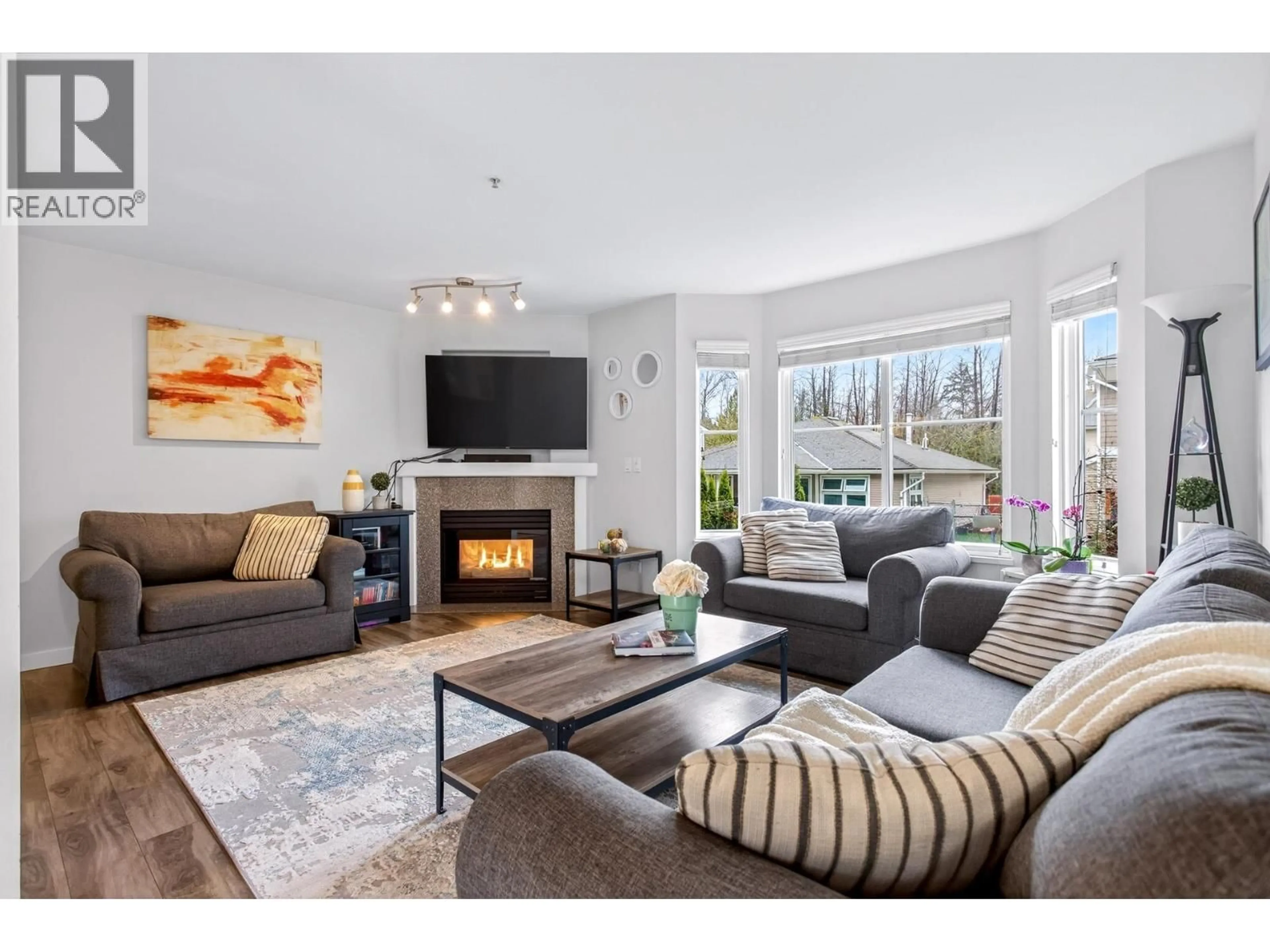 Living room with furniture, unknown for 20 - 2458 PITT RIVER ROAD, Port Coquitlam British Columbia V3C6J7