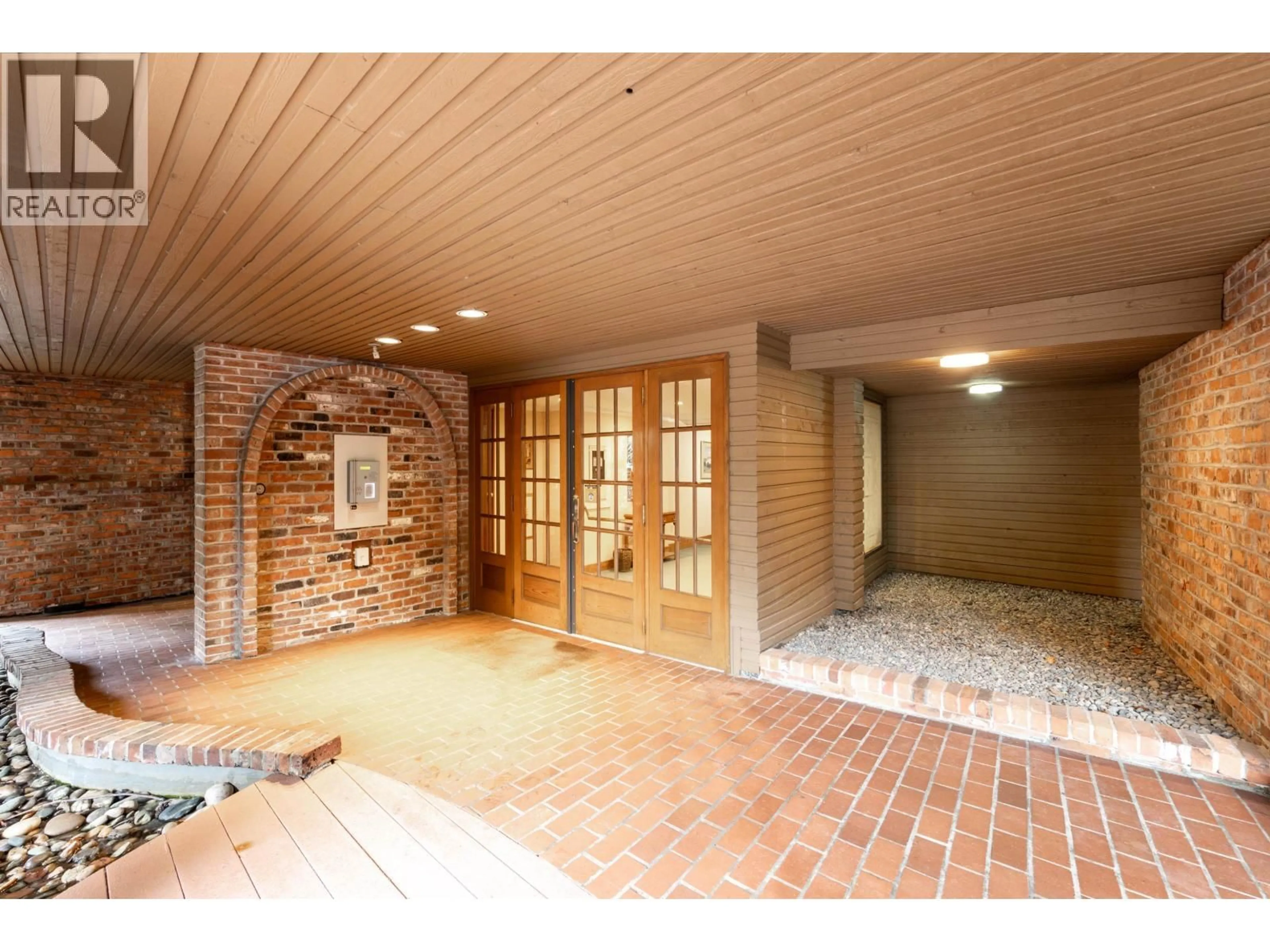 Unknown for 318 - 2320 40TH AVENUE, Vancouver British Columbia V6M4H6