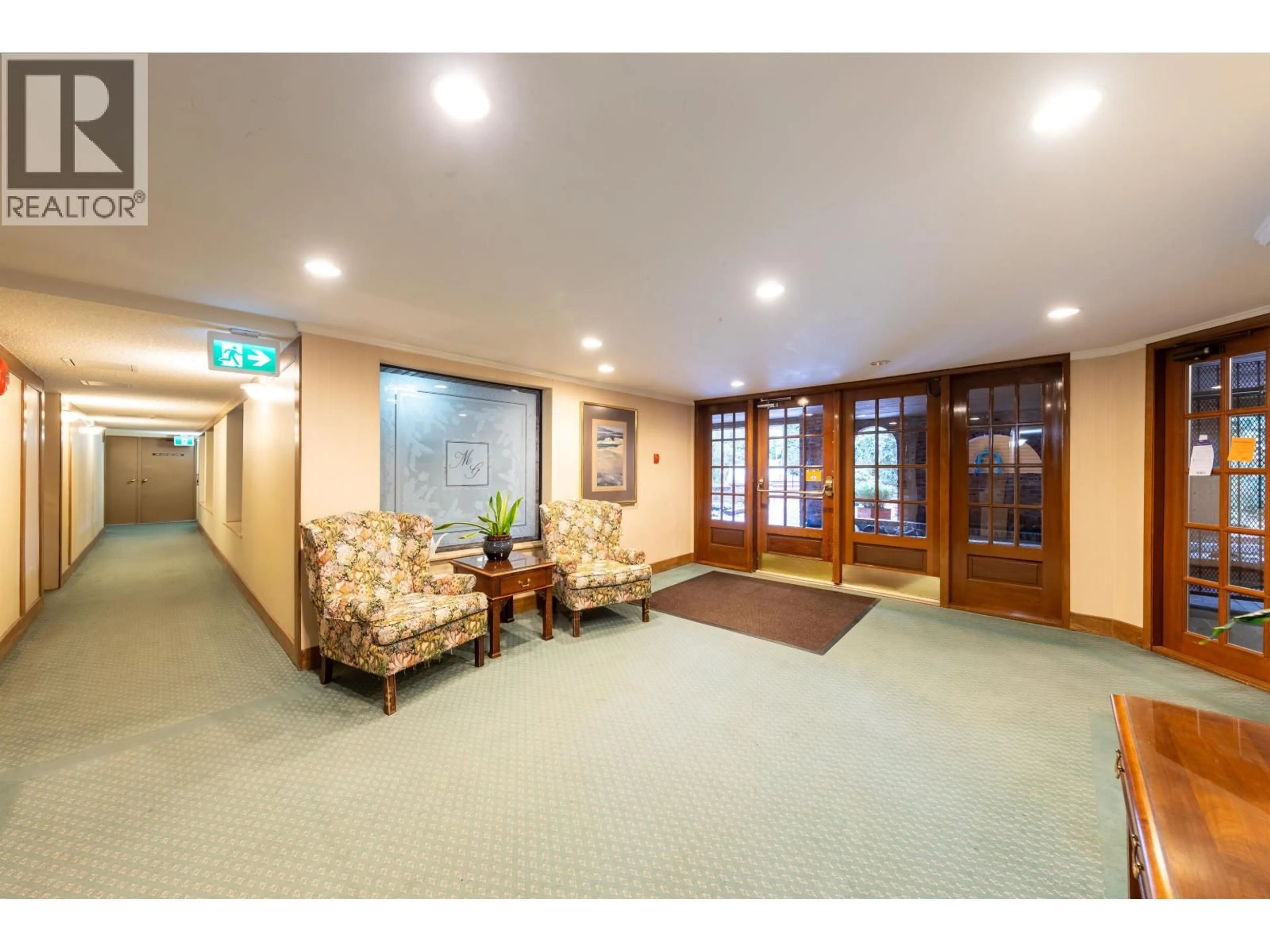 Indoor foyer for 318 - 2320 40TH AVENUE, Vancouver British Columbia V6M4H6