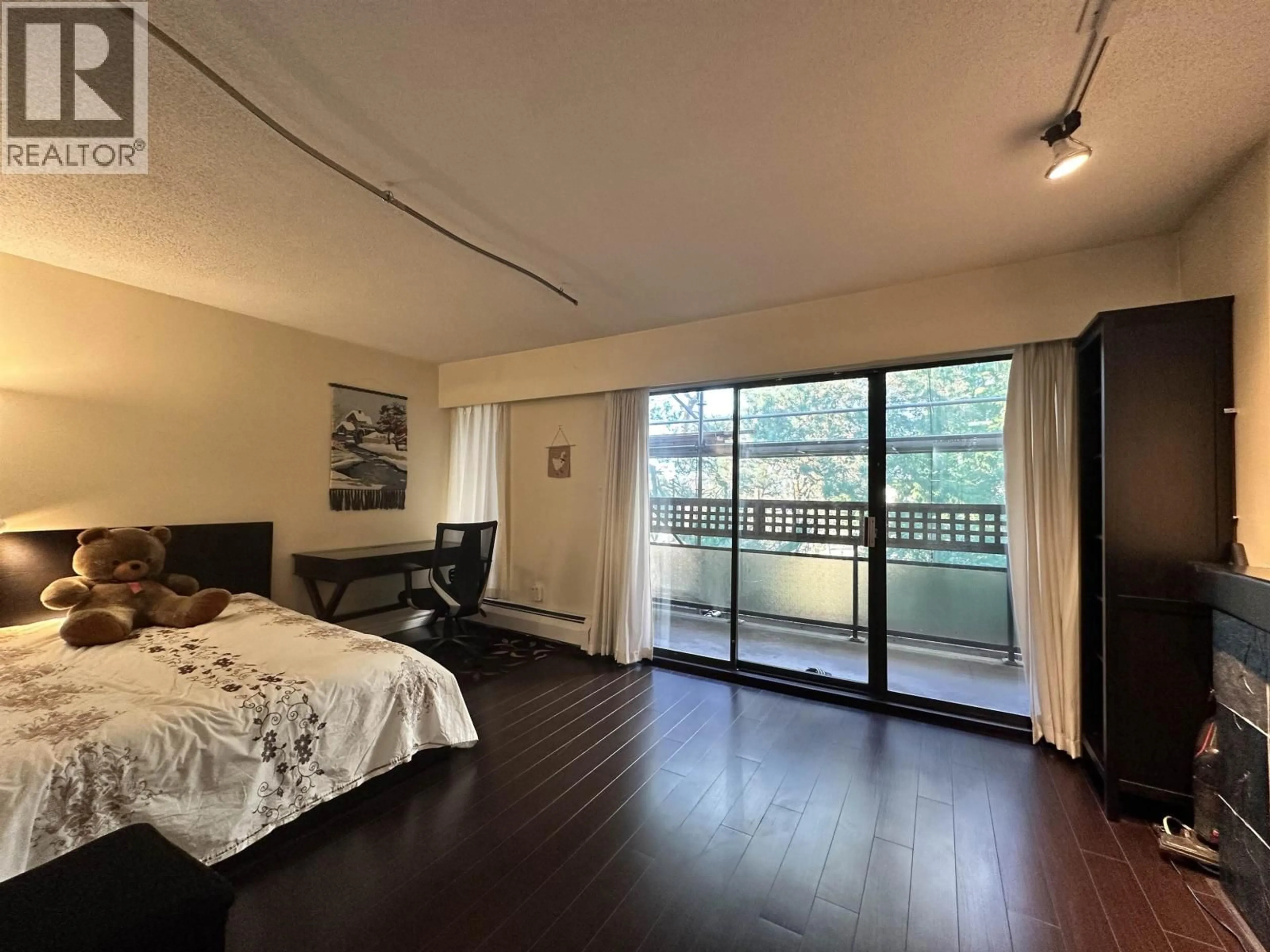 A pic of a room for 318 - 2320 40TH AVENUE, Vancouver British Columbia V6M4H6