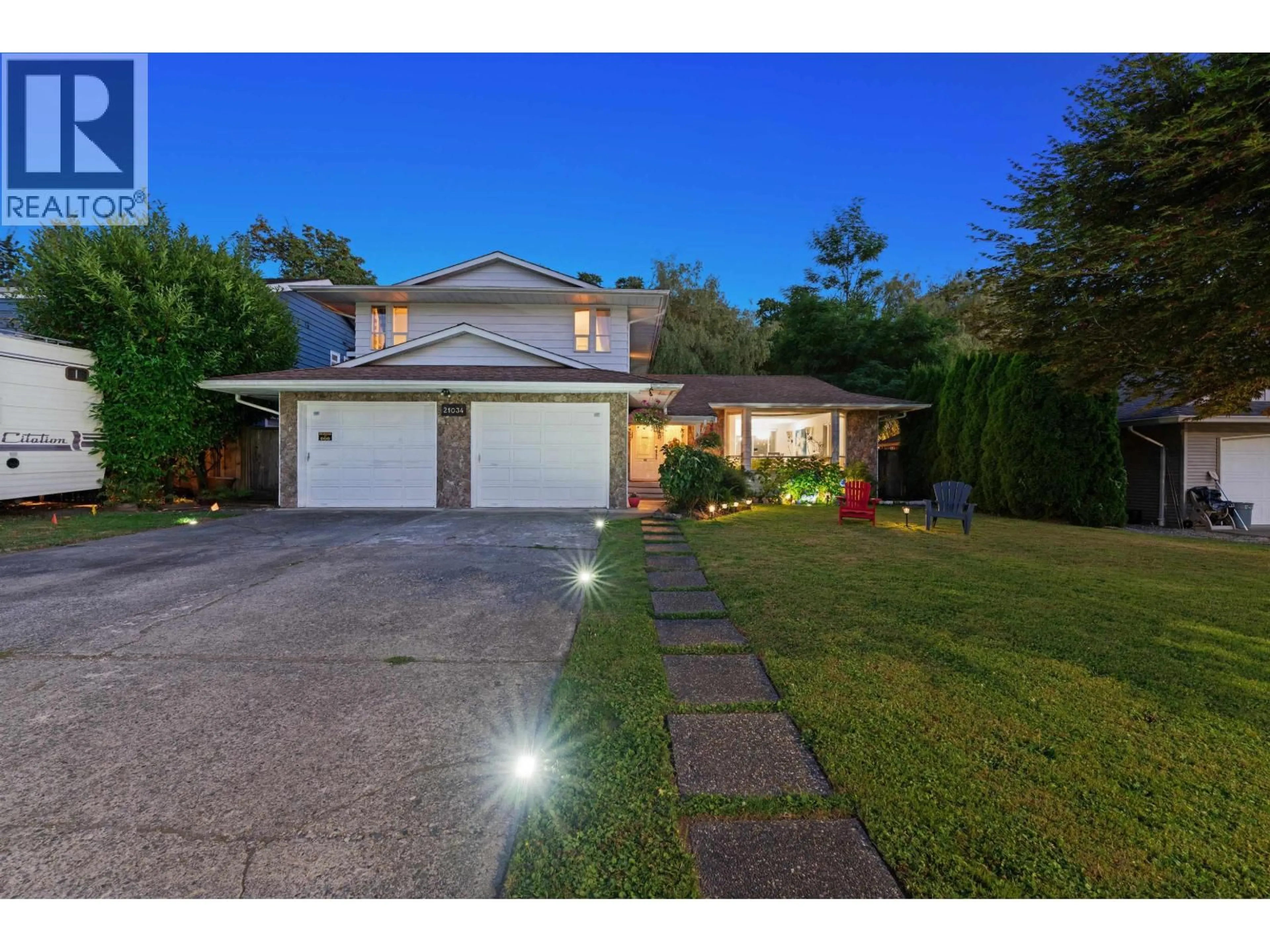 A pic from outside/outdoor area/front of a property/back of a property/a pic from drone, street for 21034 BARKER AVENUE, Maple Ridge British Columbia V2X8R6