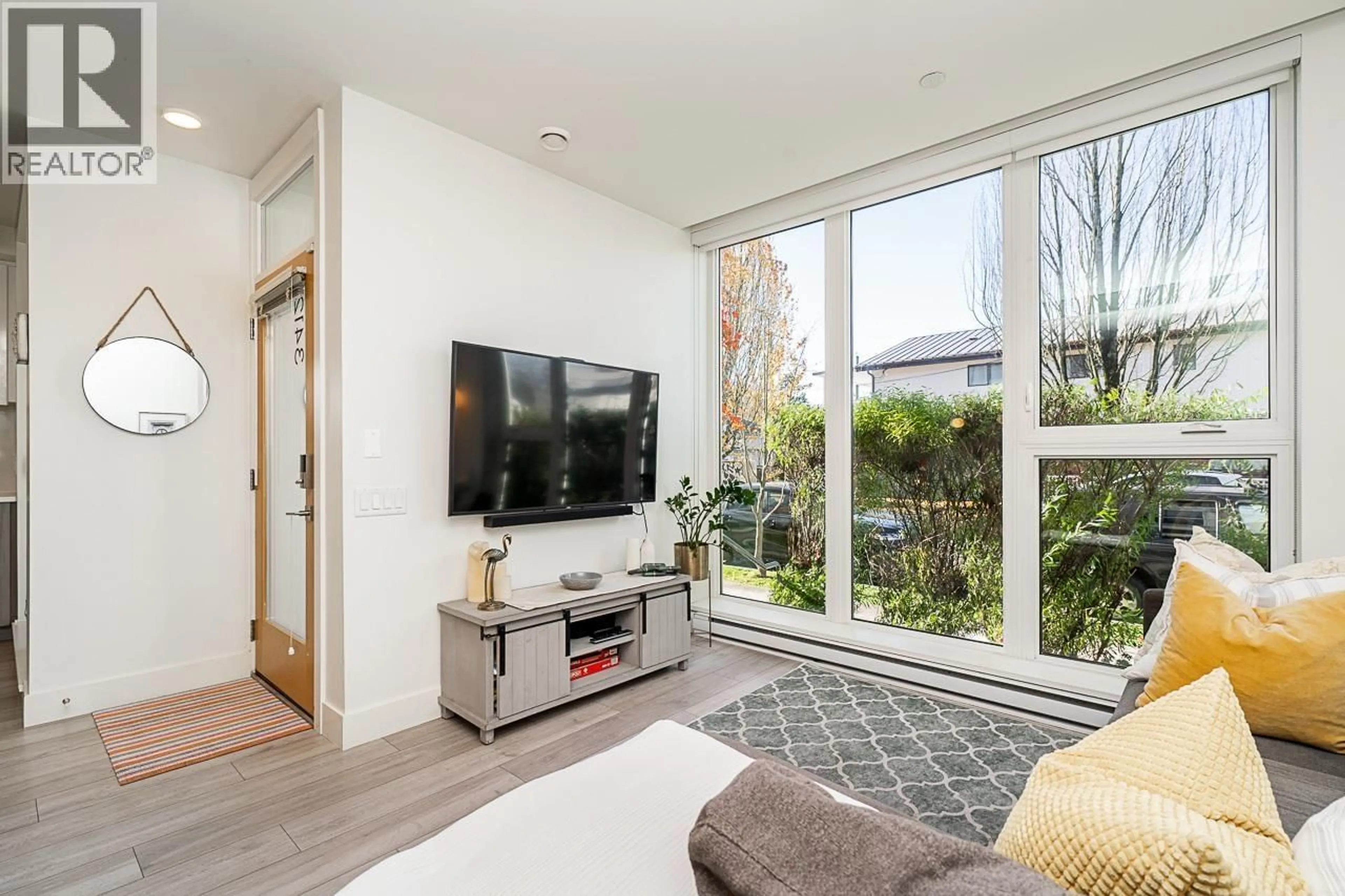 Living room with furniture, unknown for 3412 ST. CATHERINES STREET, Vancouver British Columbia V5V3C4