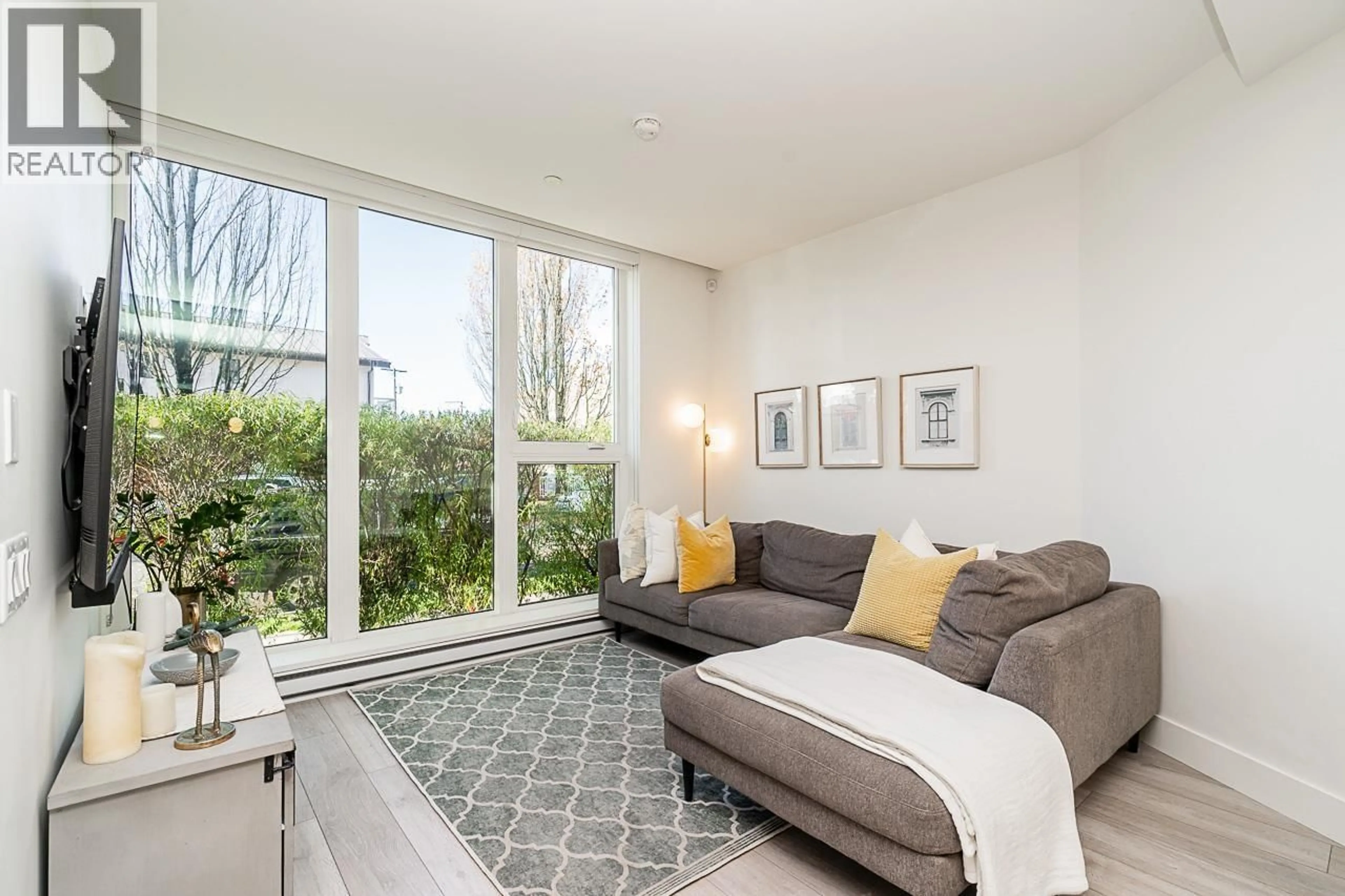 Living room with furniture, unknown for 3412 ST. CATHERINES STREET, Vancouver British Columbia V5V3C4