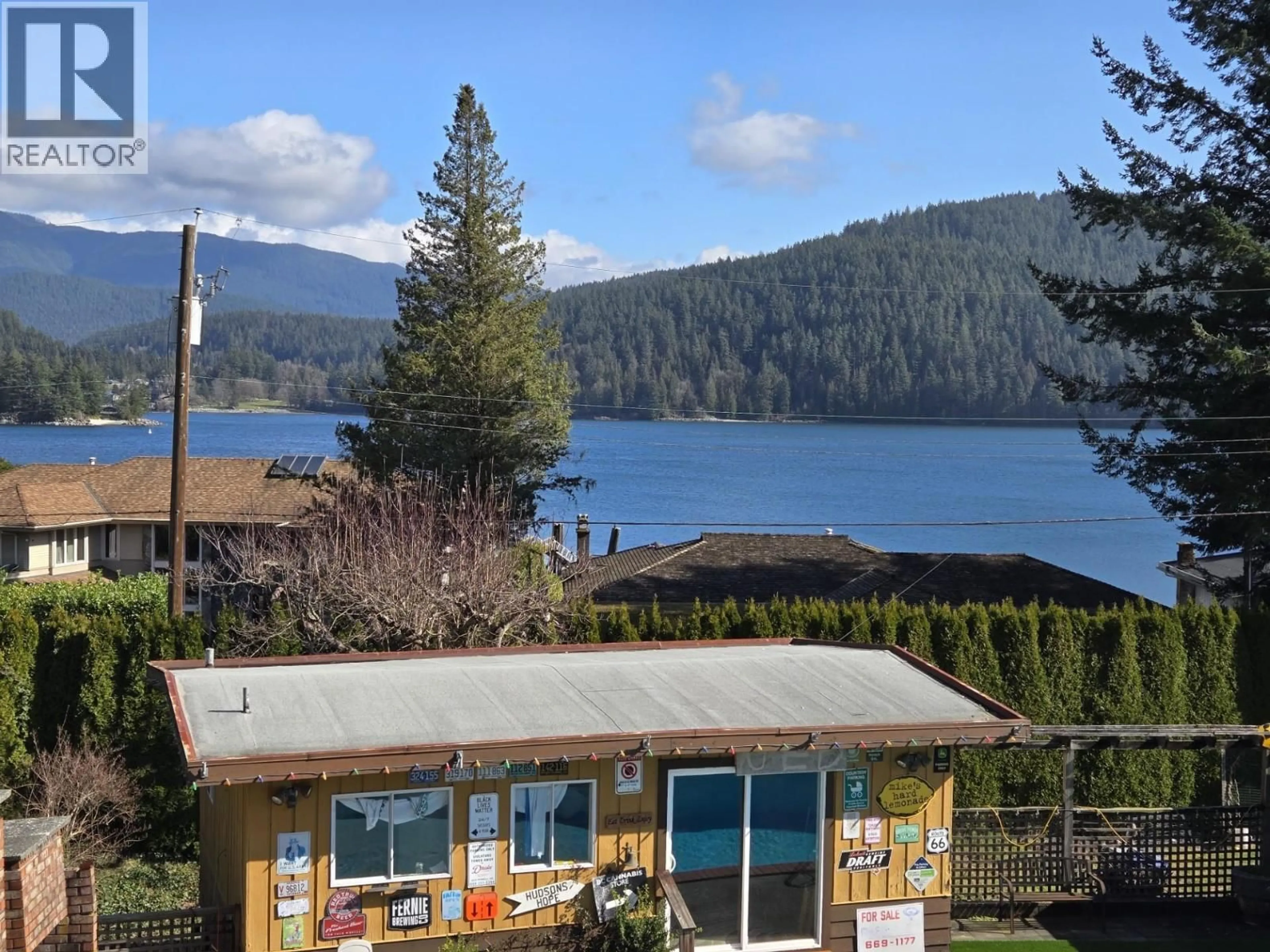 A pic from outside/outdoor area/front of a property/back of a property/a pic from drone, water/lake/river/ocean view for 534 BEACHVIEW DRIVE, North Vancouver British Columbia V7G1P9