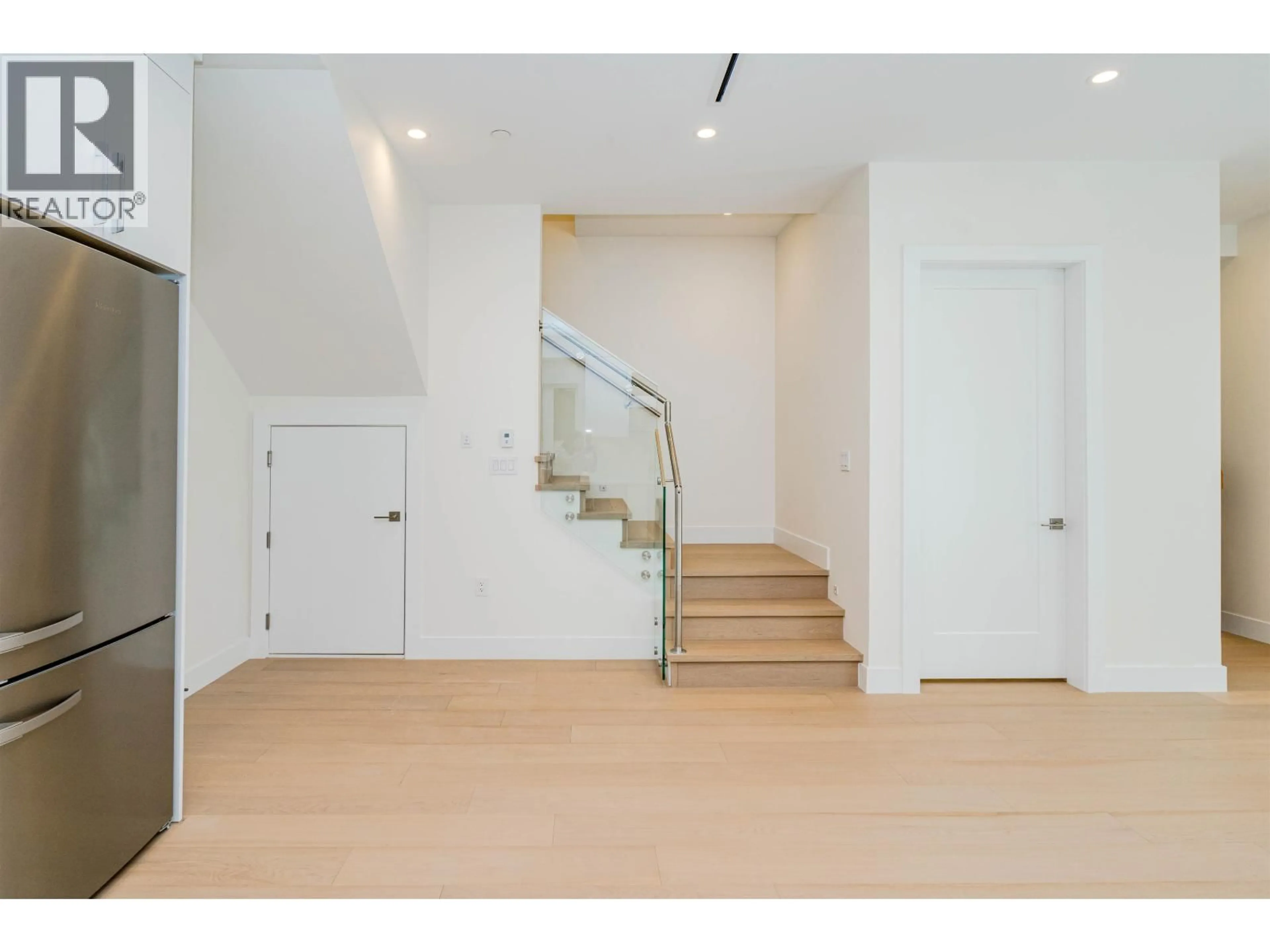 Indoor foyer for 8192 CARTIER STREET, Vancouver British Columbia V6P4T5