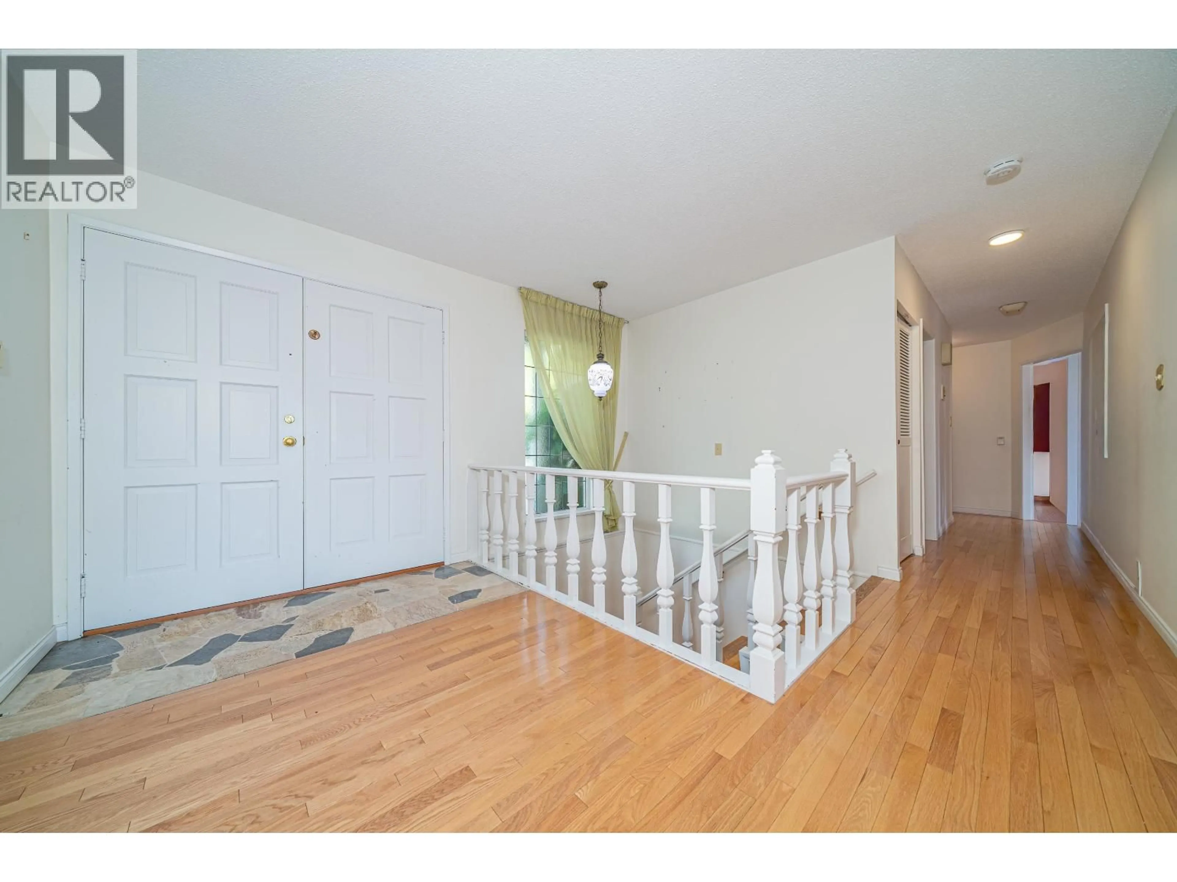 Indoor entryway for 1346 WHITBY ROAD, West Vancouver British Columbia V7S2N5