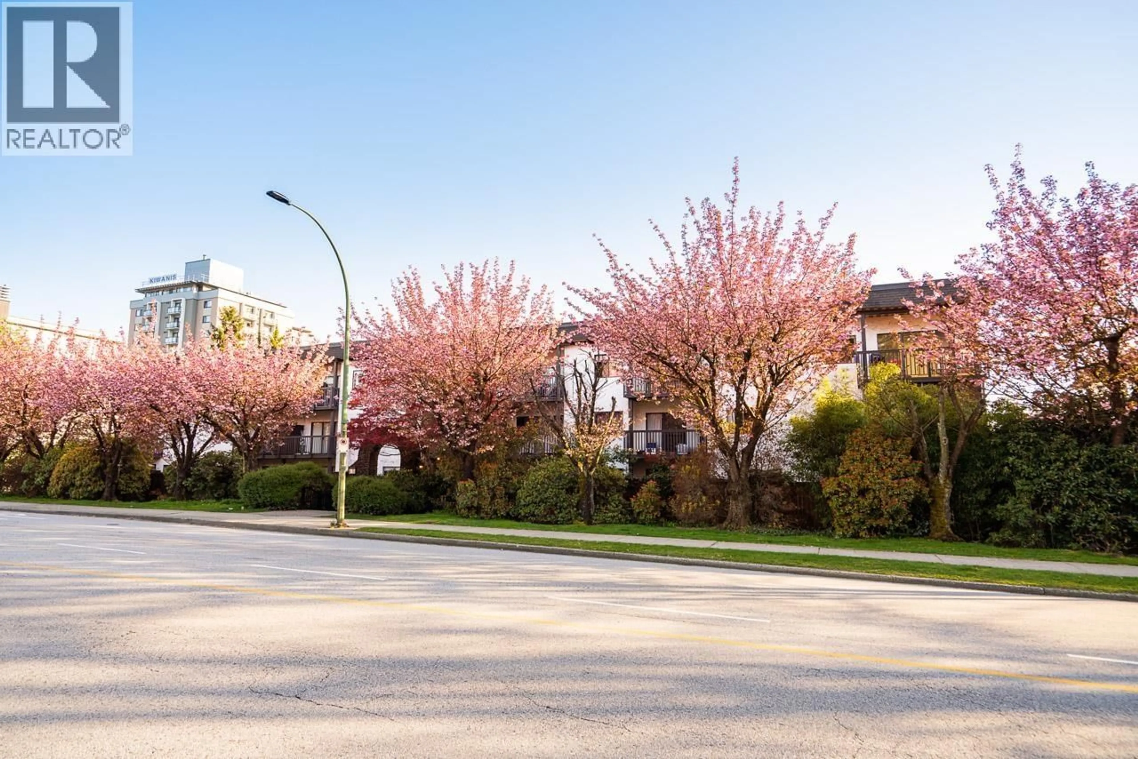 Unknown for 208 - 211 3RD STREET, North Vancouver British Columbia V7M1E9