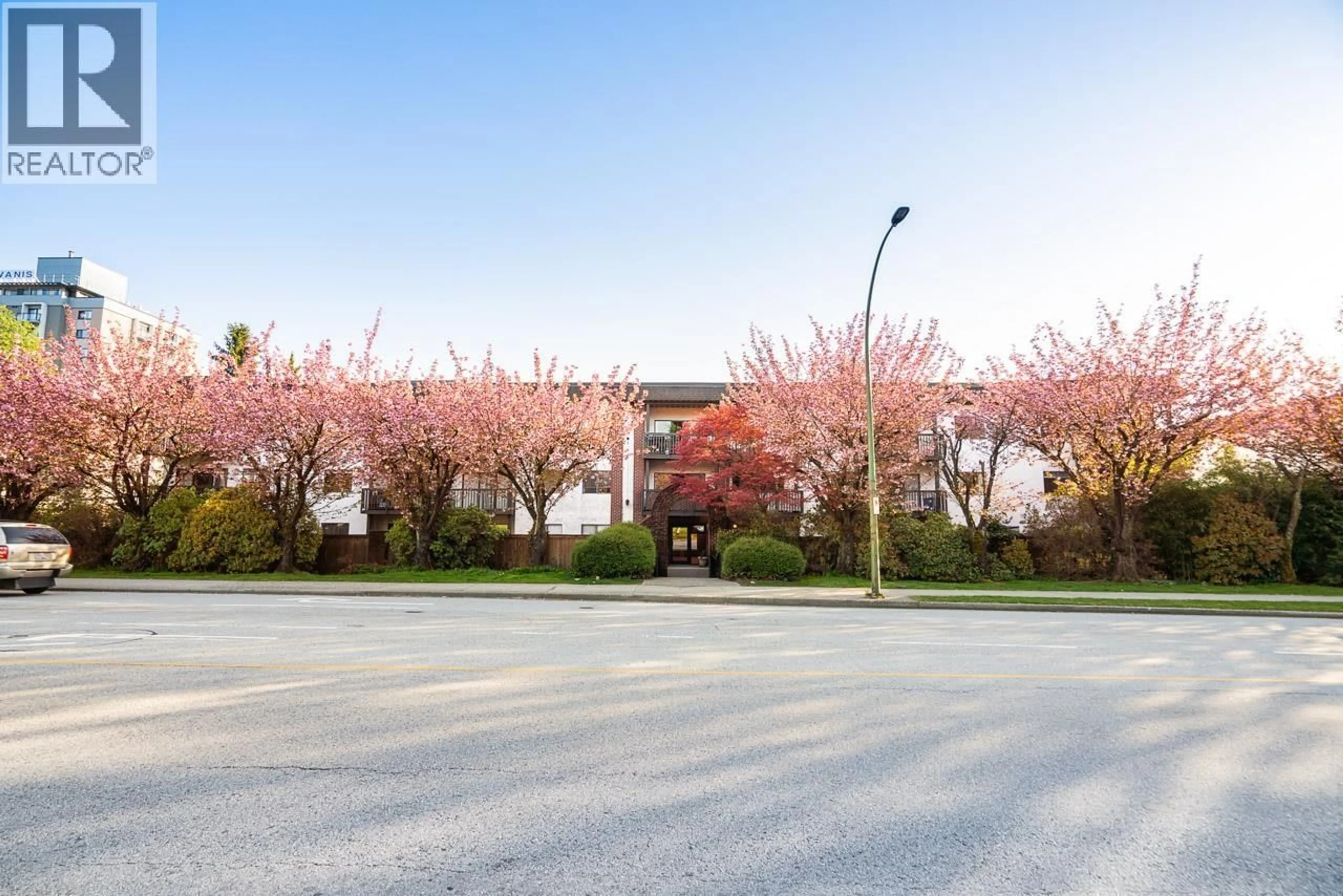 Unknown for 208 - 211 3RD STREET, North Vancouver British Columbia V7M1E9