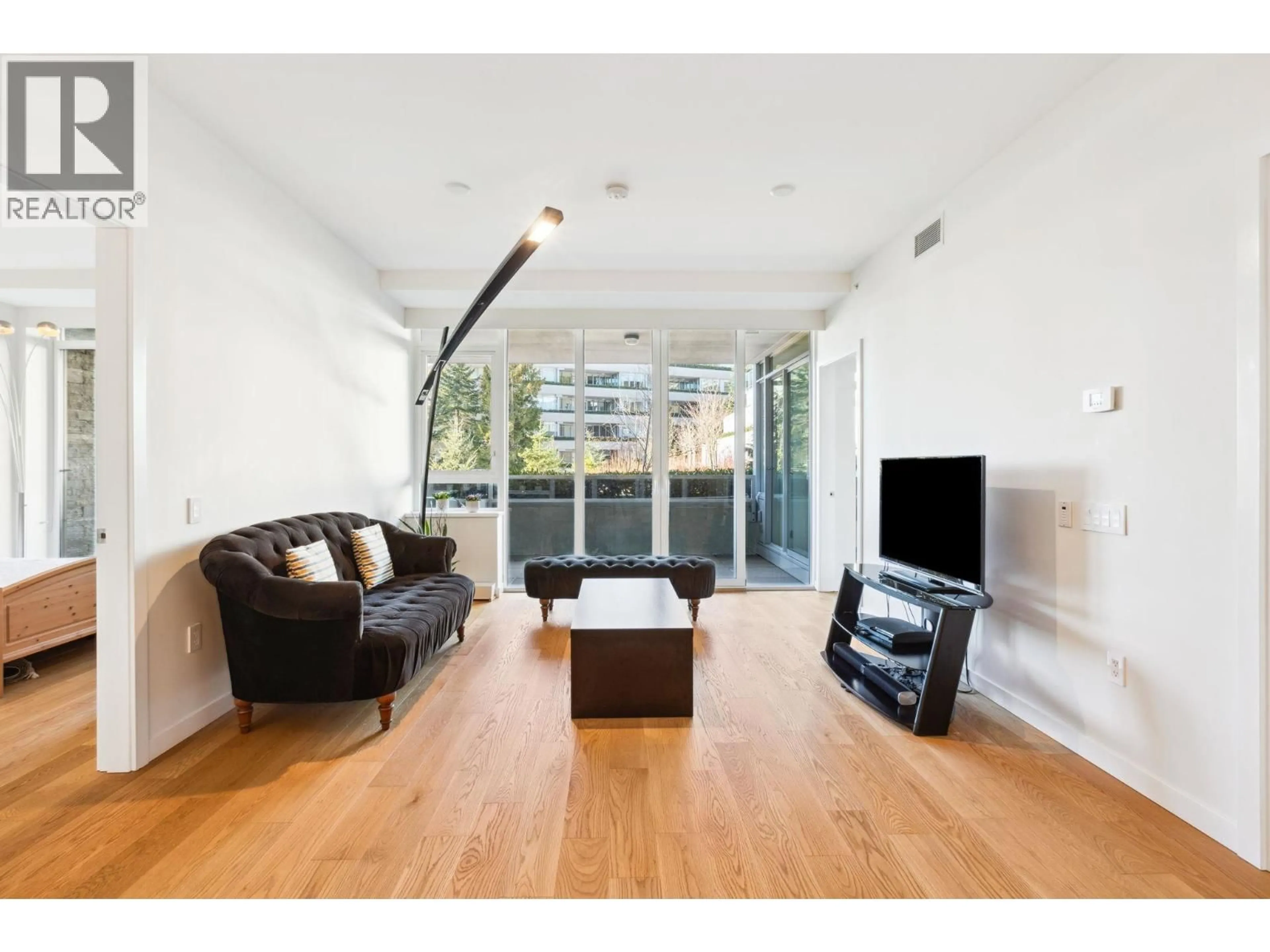 Living room with furniture, wood/laminate floor for 204 - 788 ARTHUR ERICKSON PLACE, West Vancouver British Columbia V7T0B6