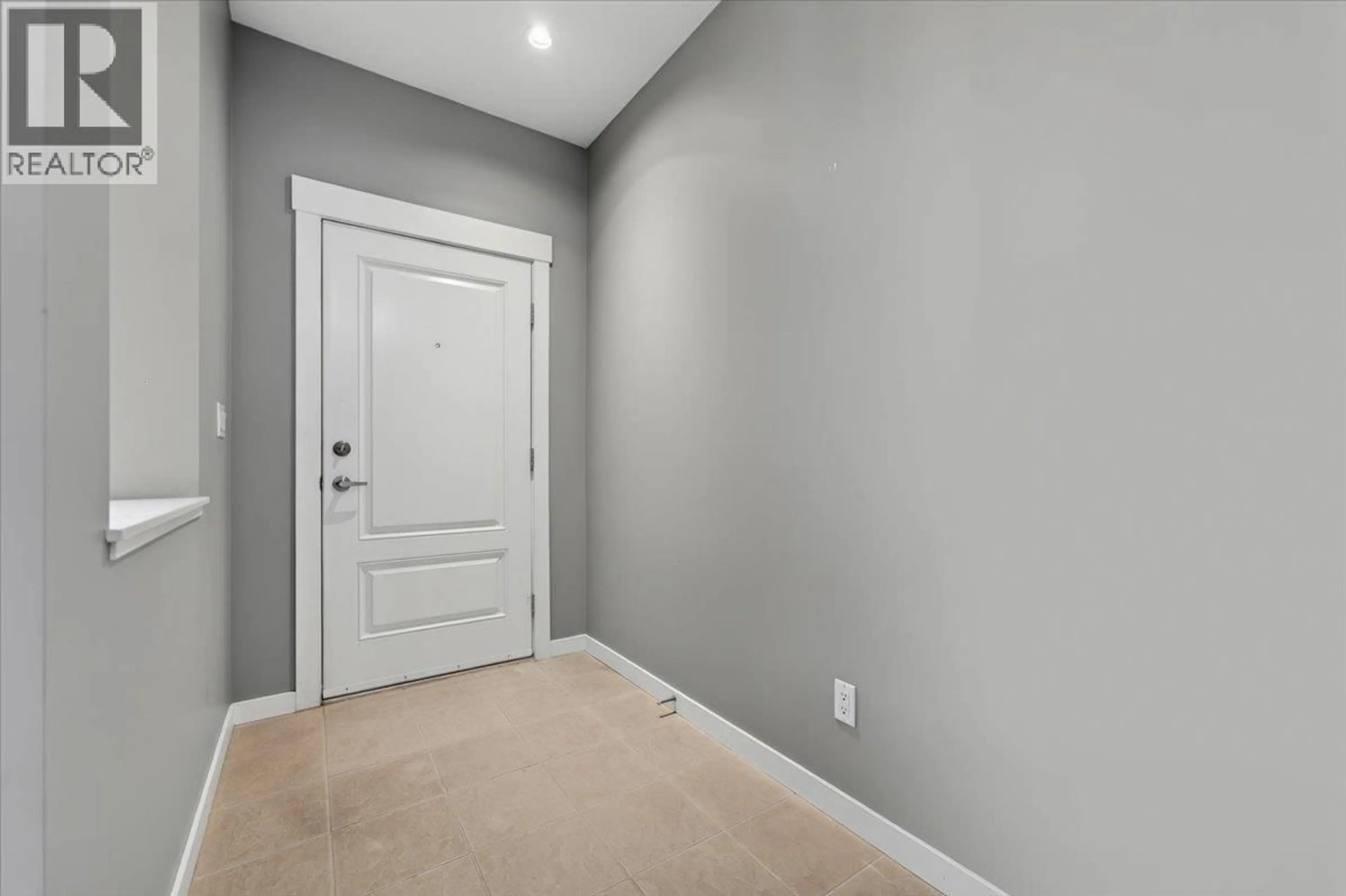 Indoor entryway for 54 - 19452 FRASER WAY, Pitt Meadows British Columbia V3Y0A3