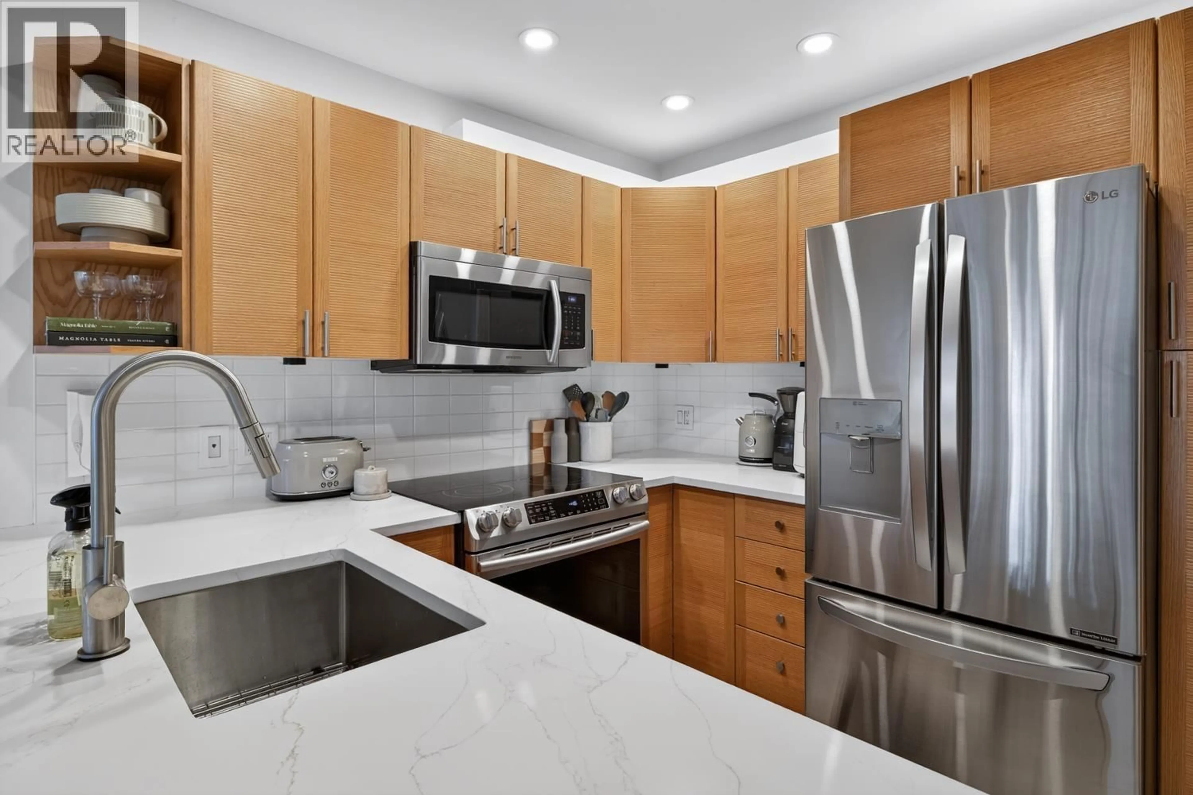 Unknown for 330 - 210 2ND STREET, North Vancouver British Columbia V7M1C6