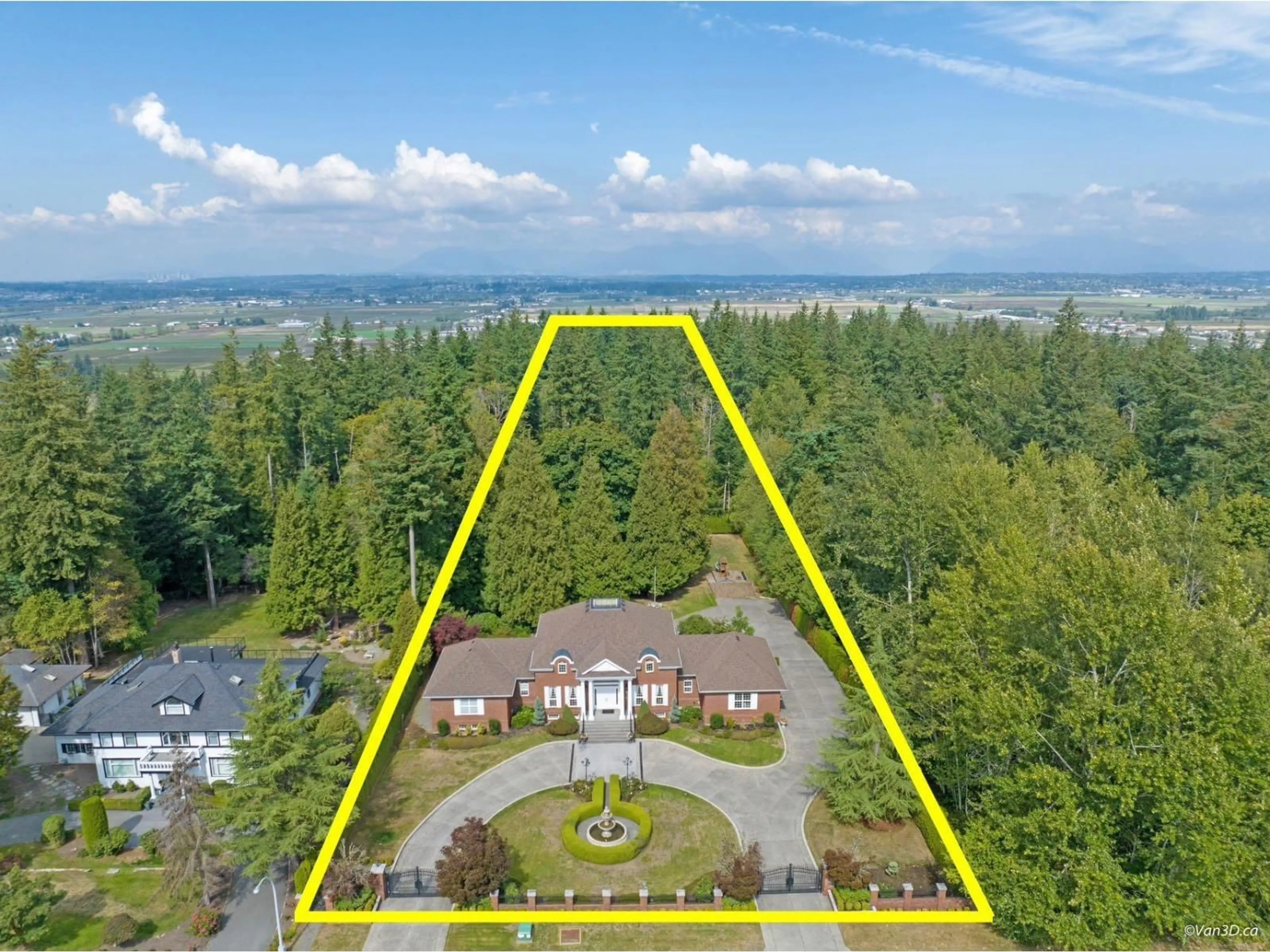 A pic from outside/outdoor area/front of a property/back of a property/a pic from drone, mountain view for 17007 28 AVENUE, Surrey British Columbia V3Z9W8