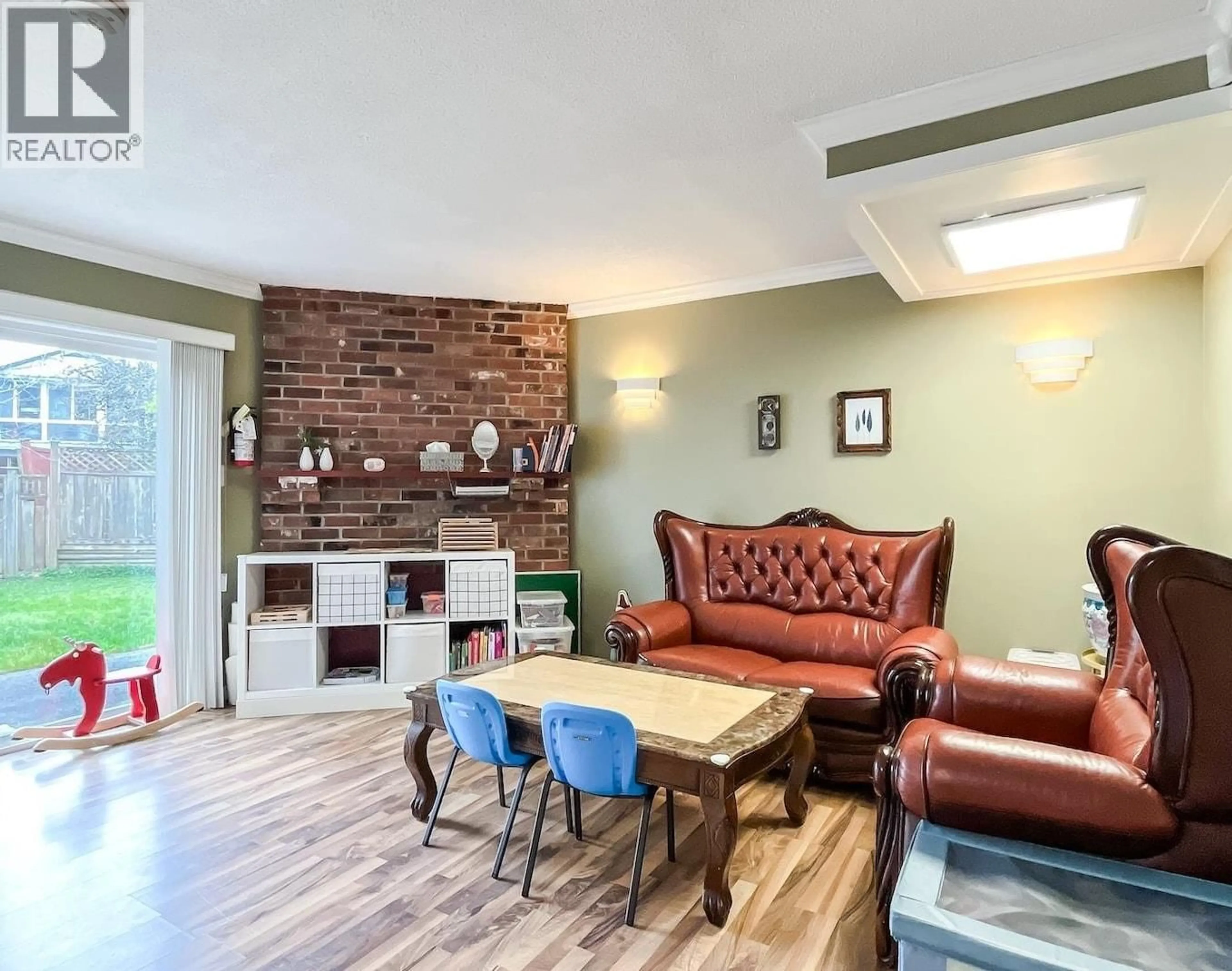 Living room with furniture, wood/laminate floor for 10680 WHISTLER COURT, Richmond British Columbia V7E4C7