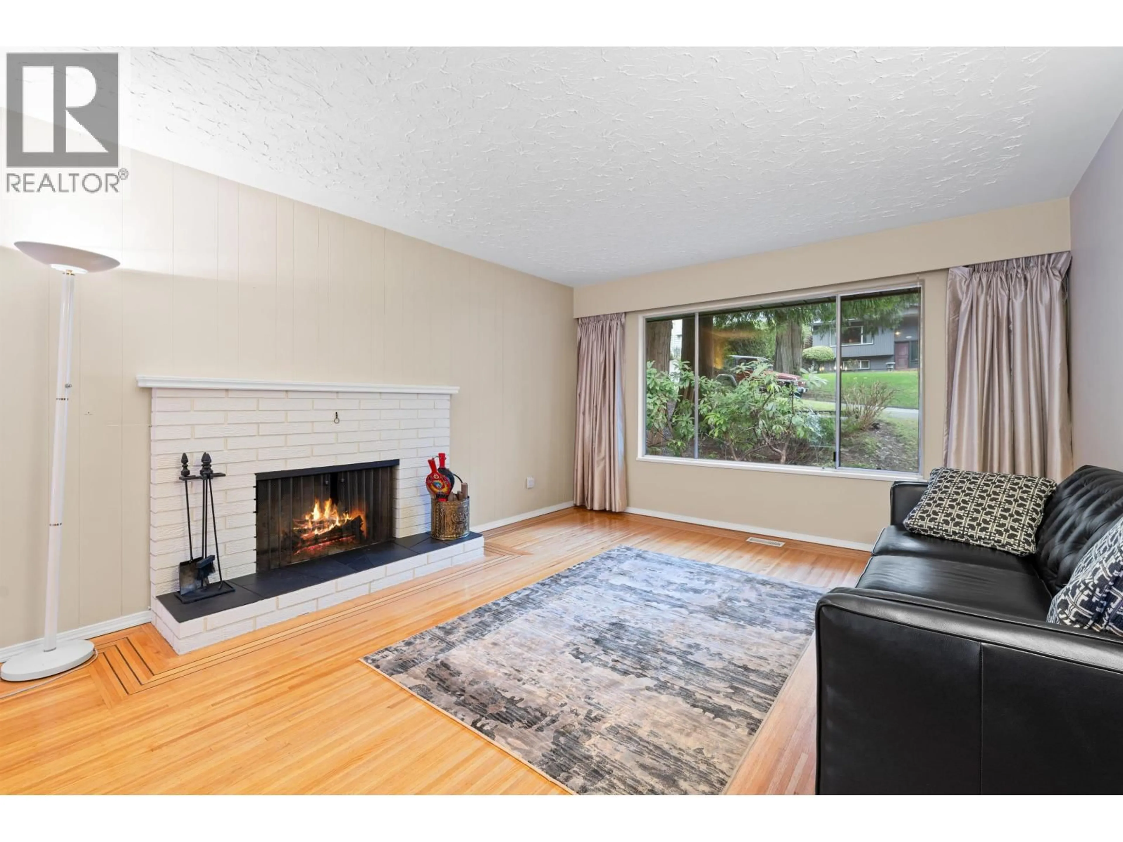 Living room with furniture, wood/laminate floor for 1349 MILL STREET, North Vancouver British Columbia V7K1V5