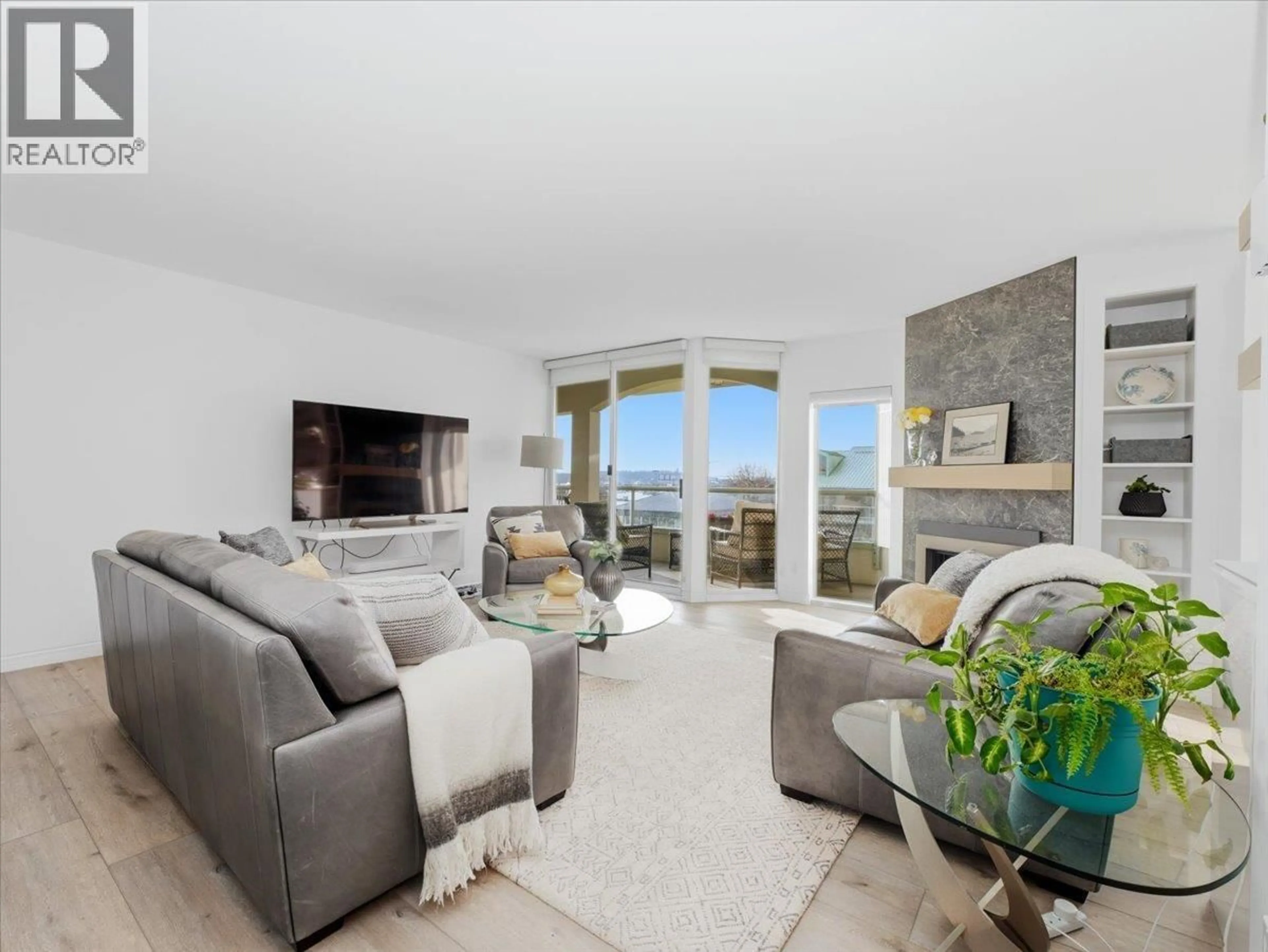 Living room with furniture, unknown for 209 - 168 CHADWICK COURT, North Vancouver British Columbia V7M3L4