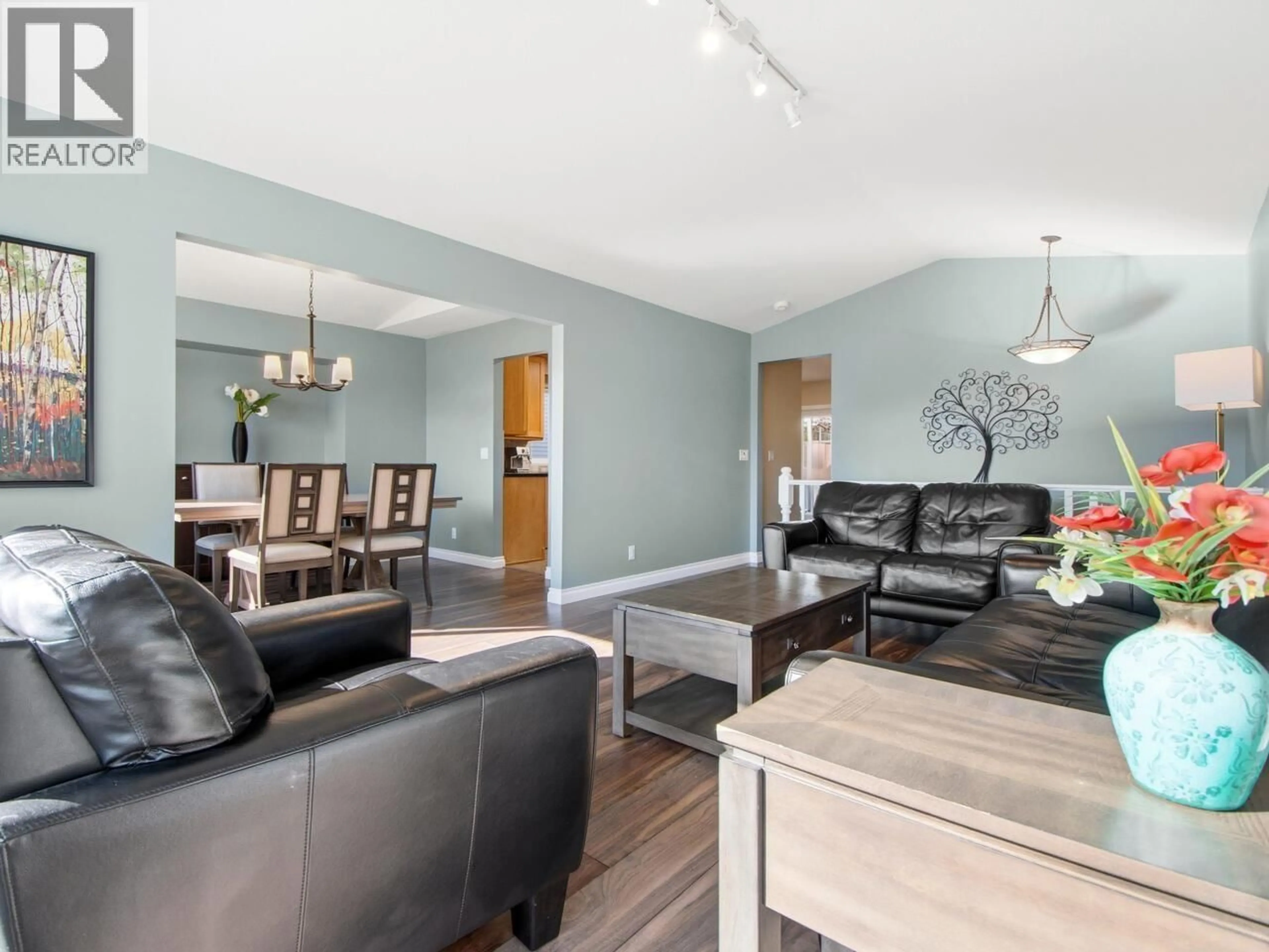 Living room with furniture, wood/laminate floor for 2933 CORD AVENUE, Coquitlam British Columbia V3B6X5