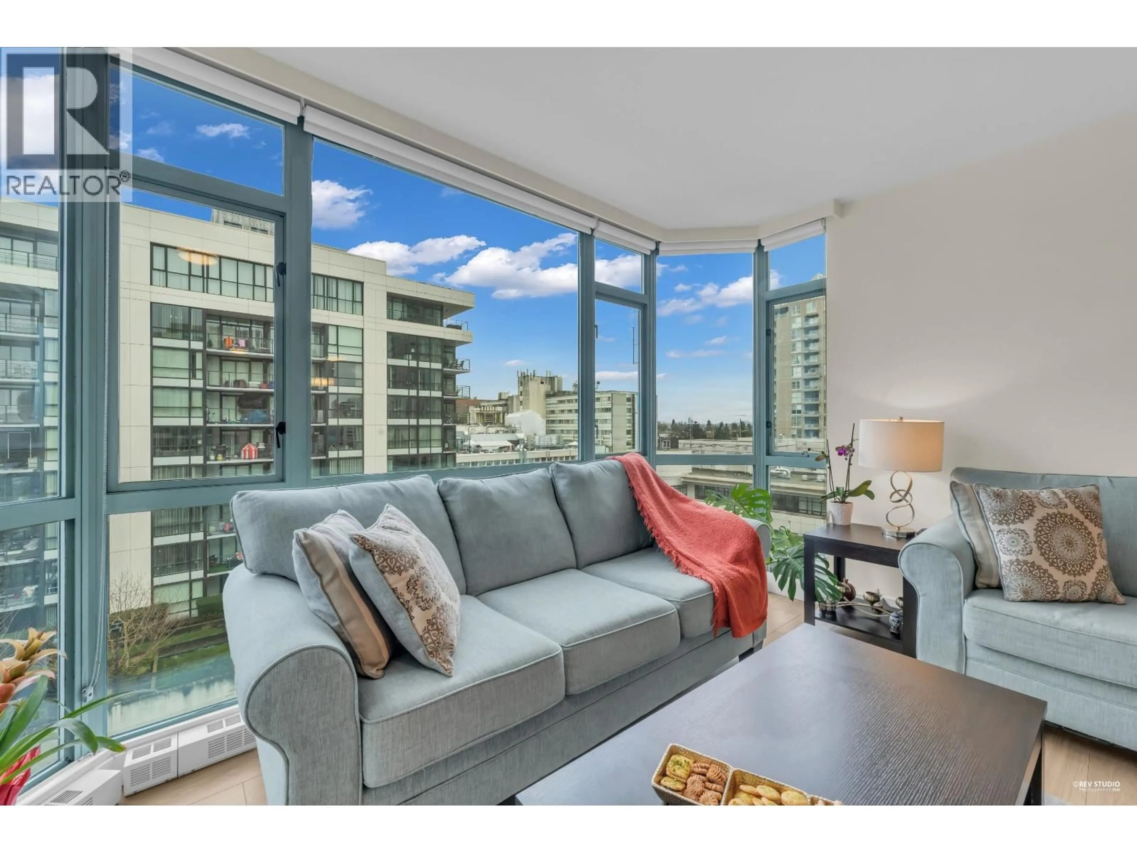 Living room with furniture, unknown for 801 - 140 14 STREET, North Vancouver British Columbia V7L2N3