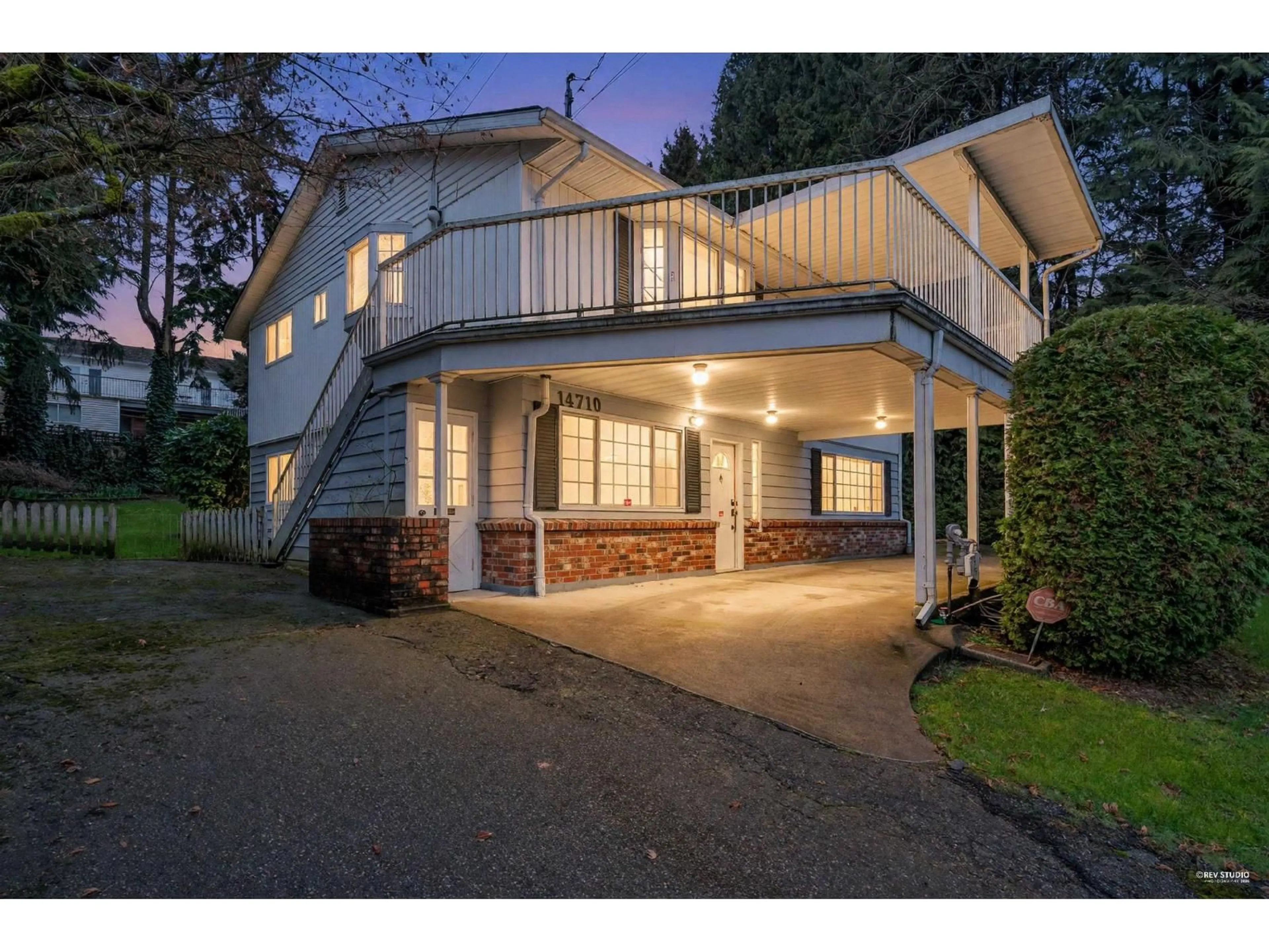 A pic from outside/outdoor area/front of a property/back of a property/a pic from drone, street for 14710 ST. ANDREWS DRIVE, Surrey British Columbia V3R5V4