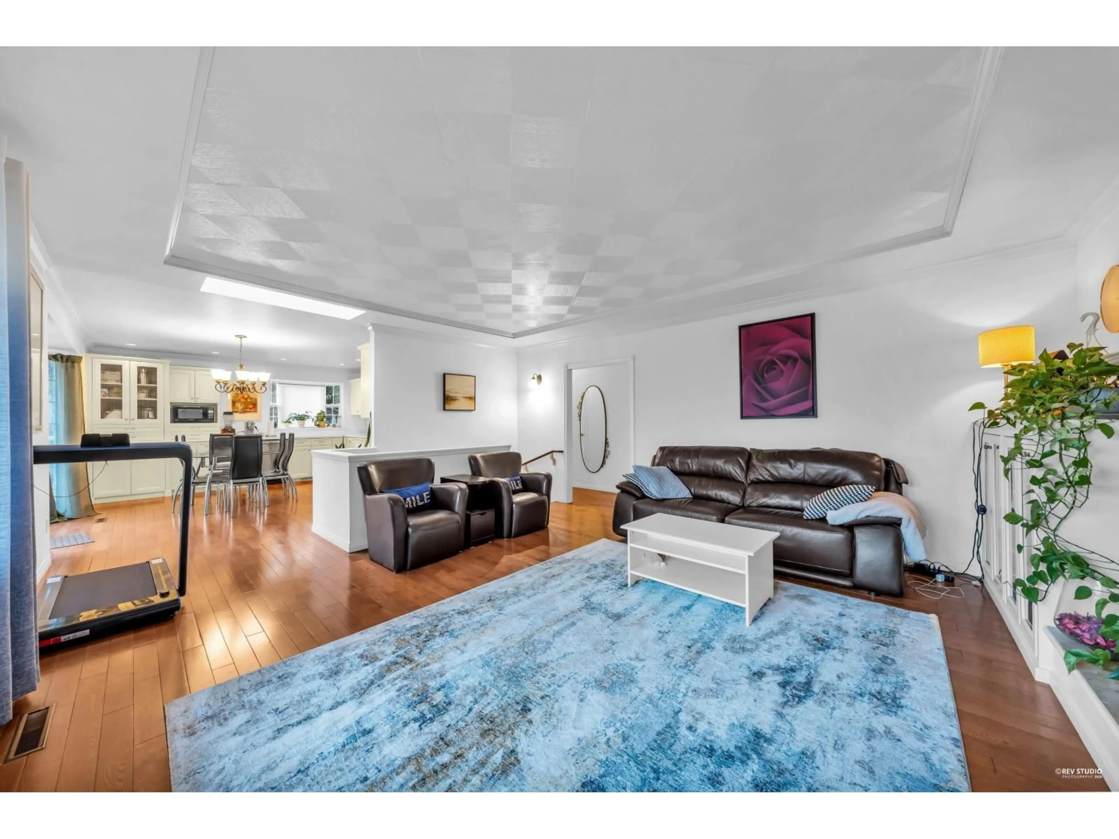 Living room with furniture, unknown for 14710 ST. ANDREWS DRIVE, Surrey British Columbia V3R5V4