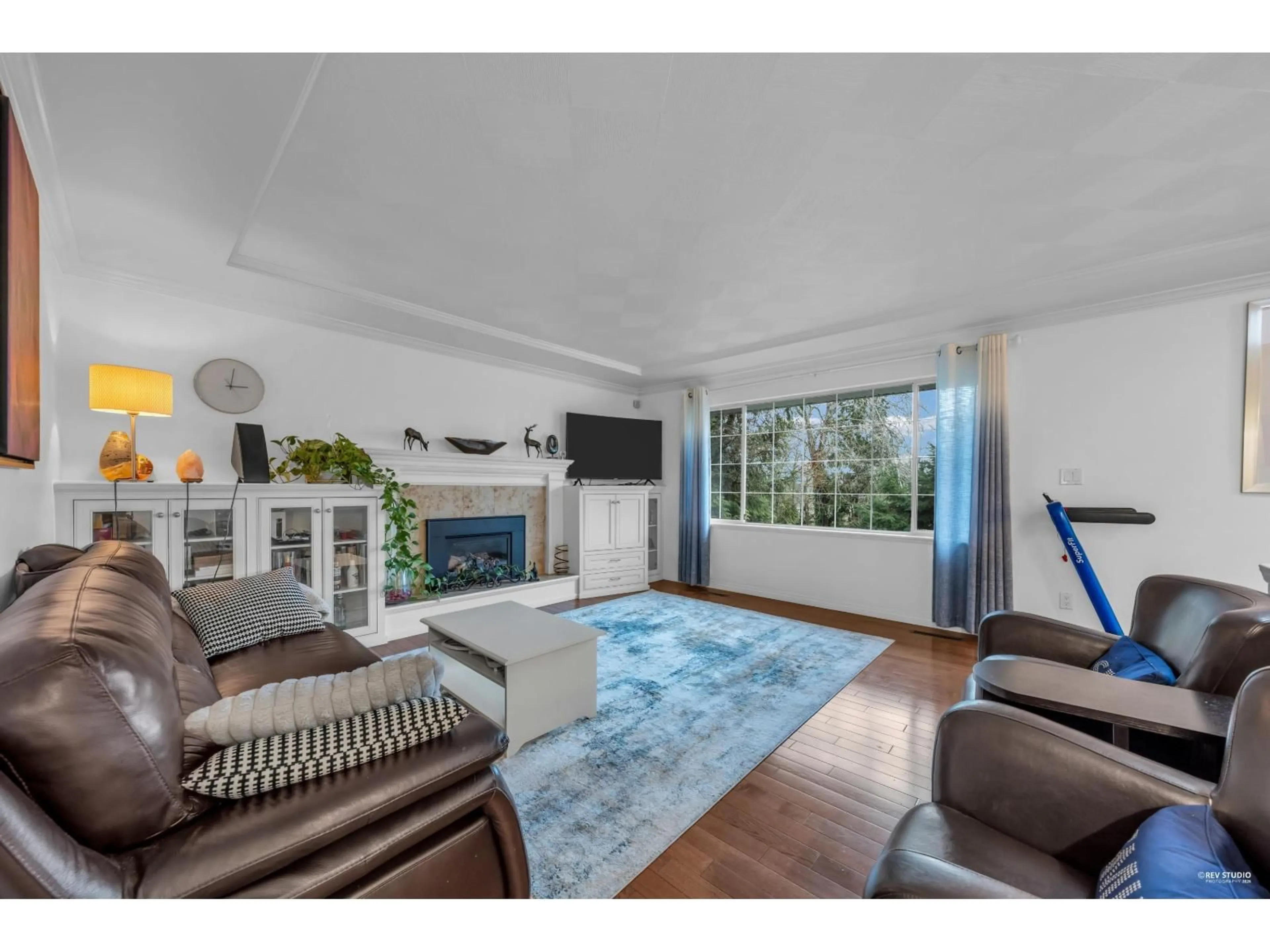 Living room with furniture, unknown for 14710 ST. ANDREWS DRIVE, Surrey British Columbia V3R5V4