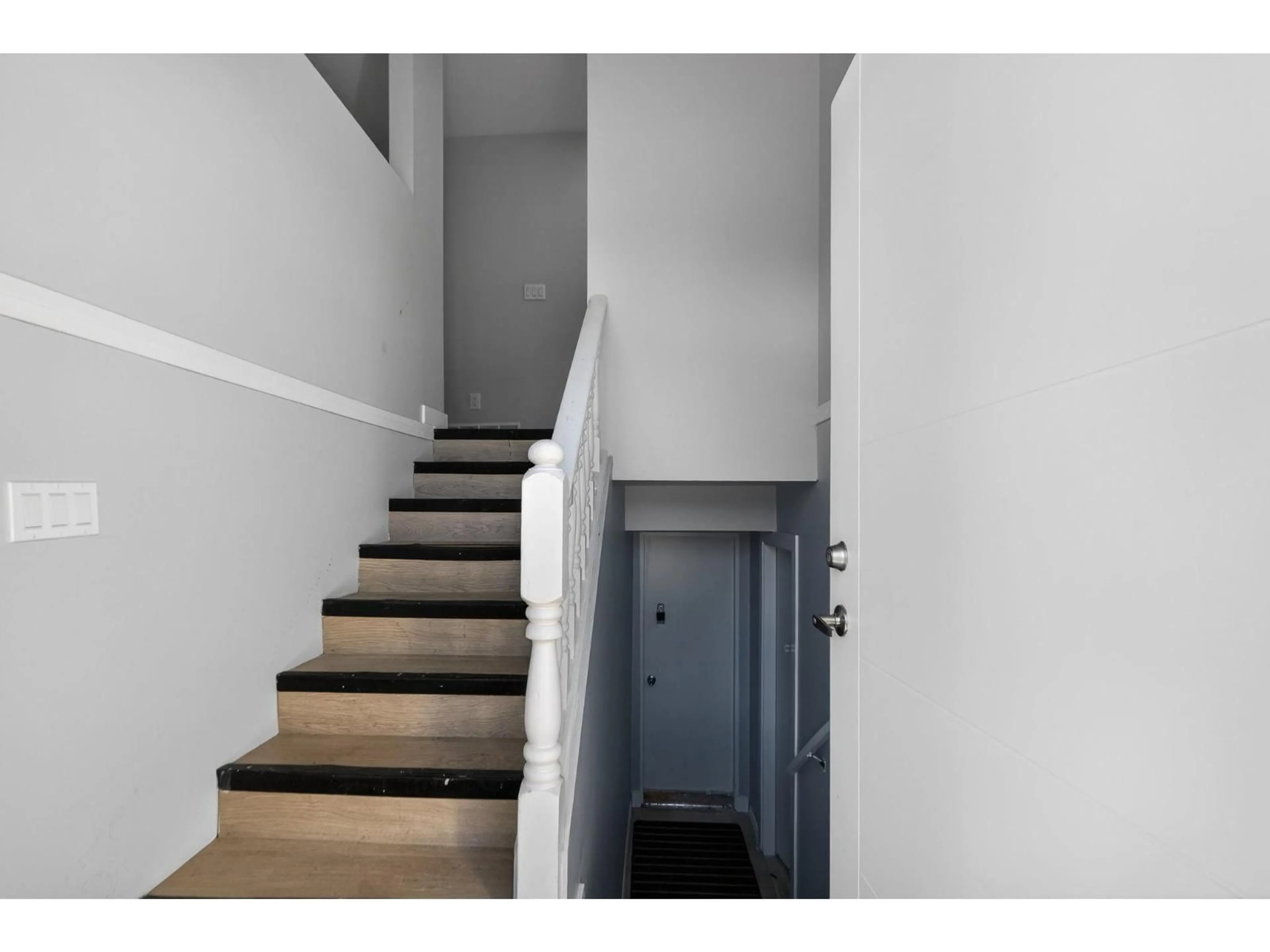 Stairs for 8923 BERYL STREET, Chilliwack British Columbia V2P7E9